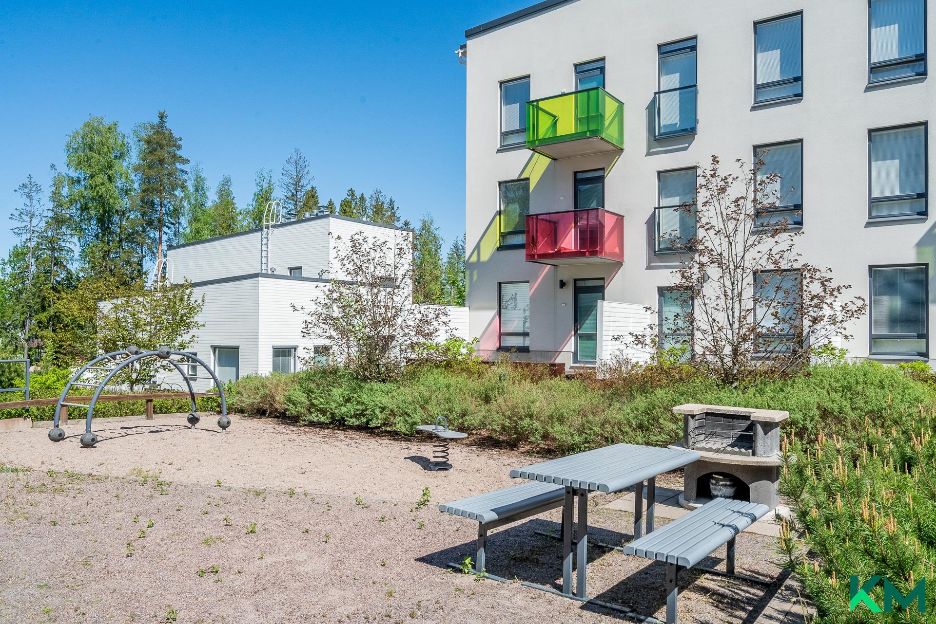 asukkaiden käytössä oma grillauspaikka