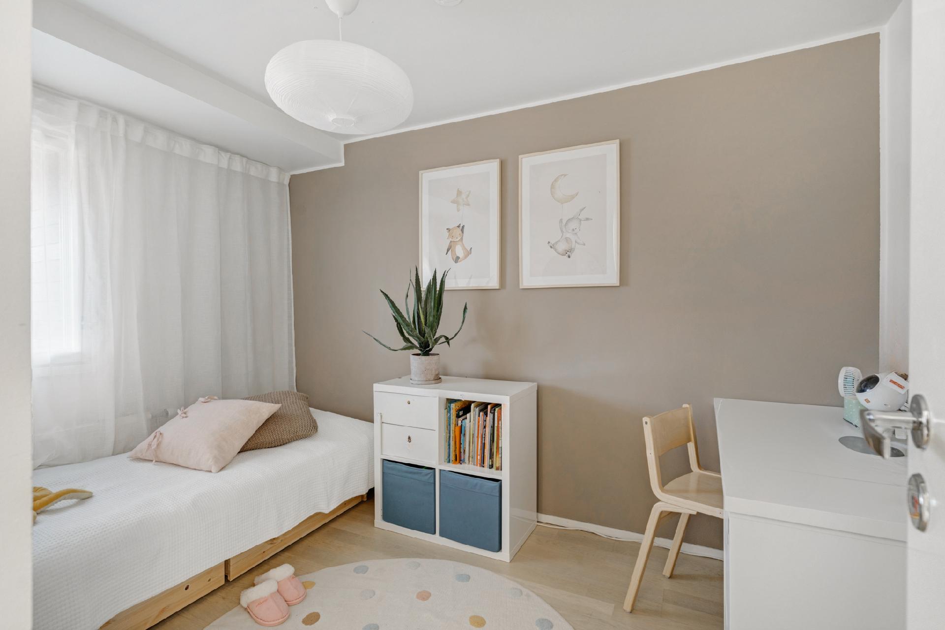 Alakerran makuuhuone