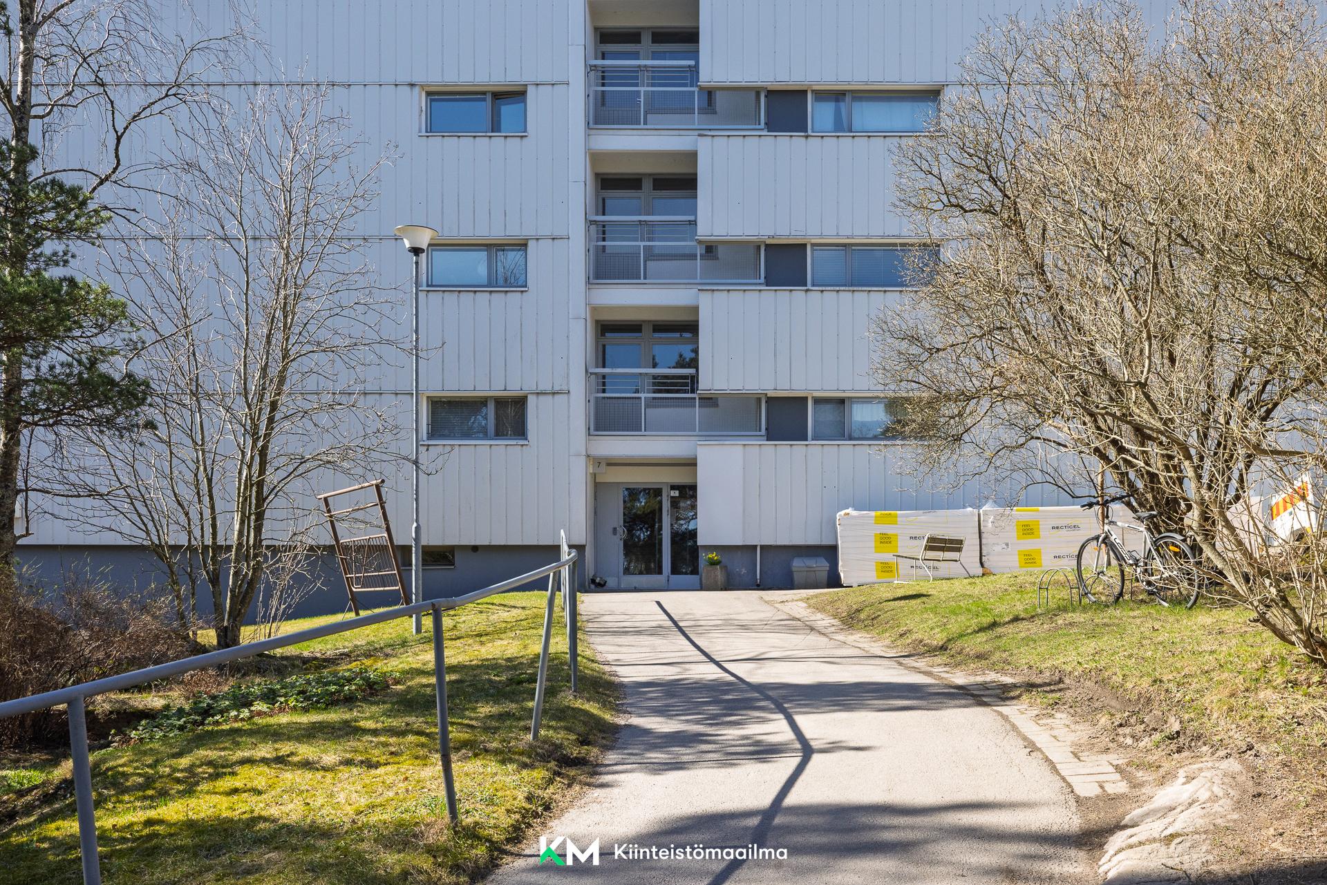 Sisäänkäynti rappuun
