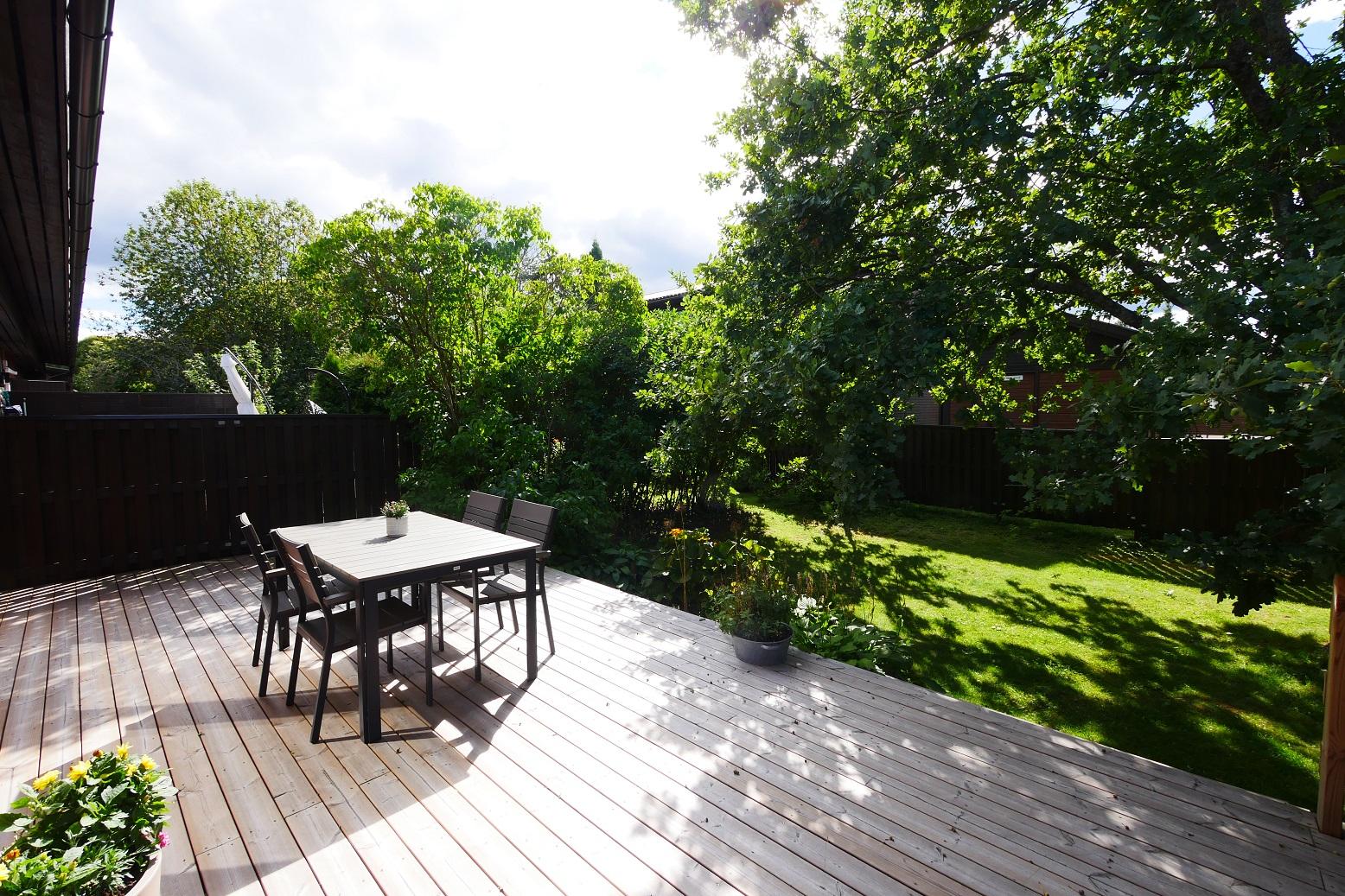 kesäterassin tunnelmaa