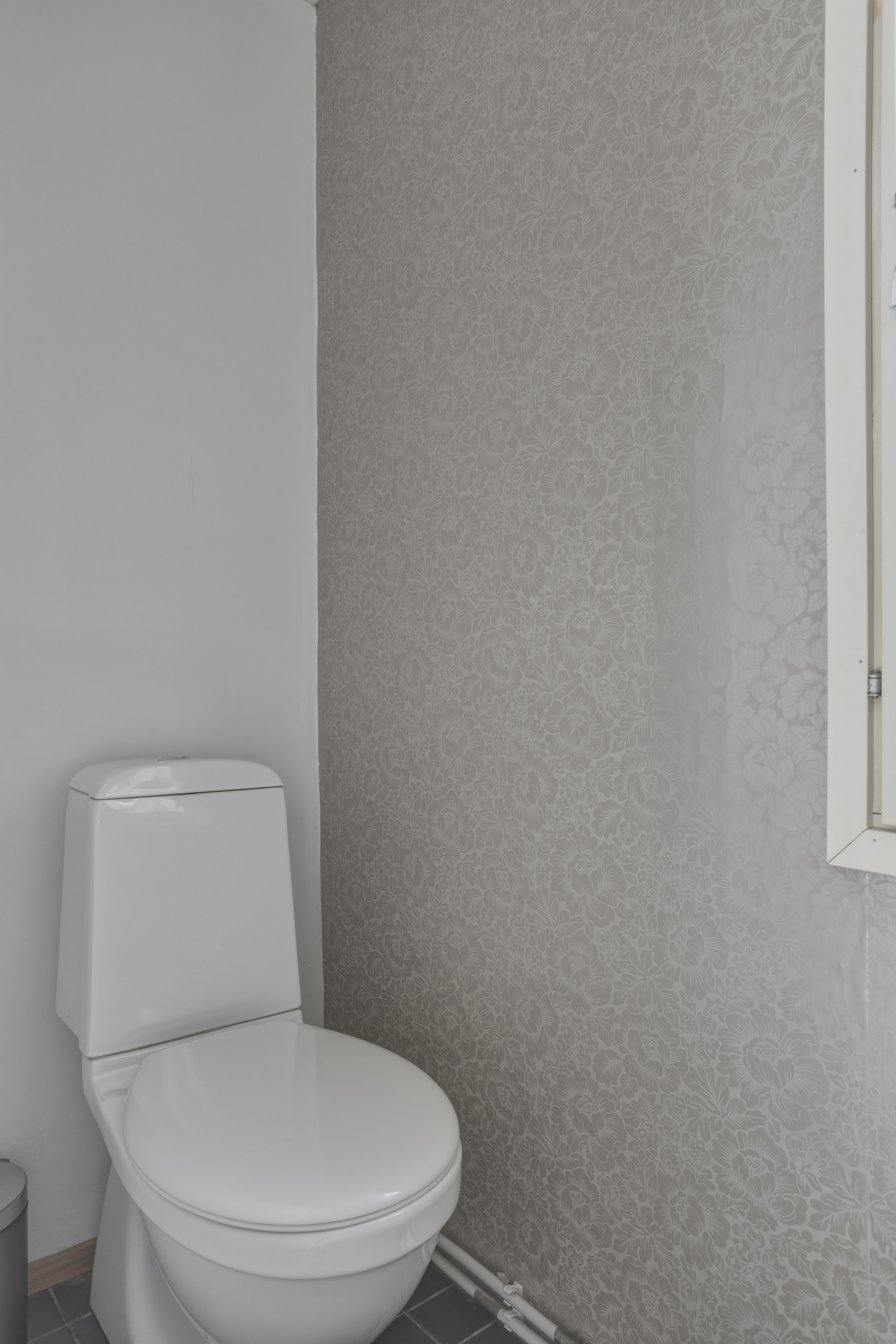 isoimman asunnon erillinen wc. 
