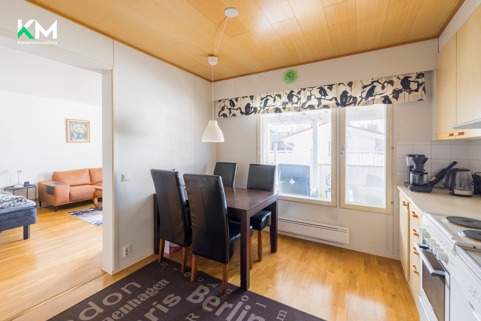 valoisa ja tilava keittiö!