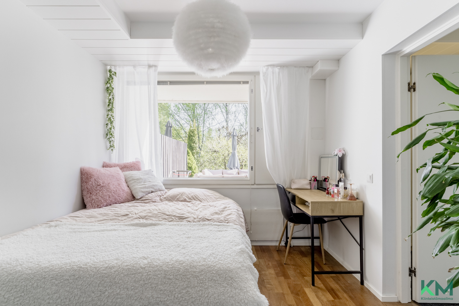 Alakerran makuuhuone