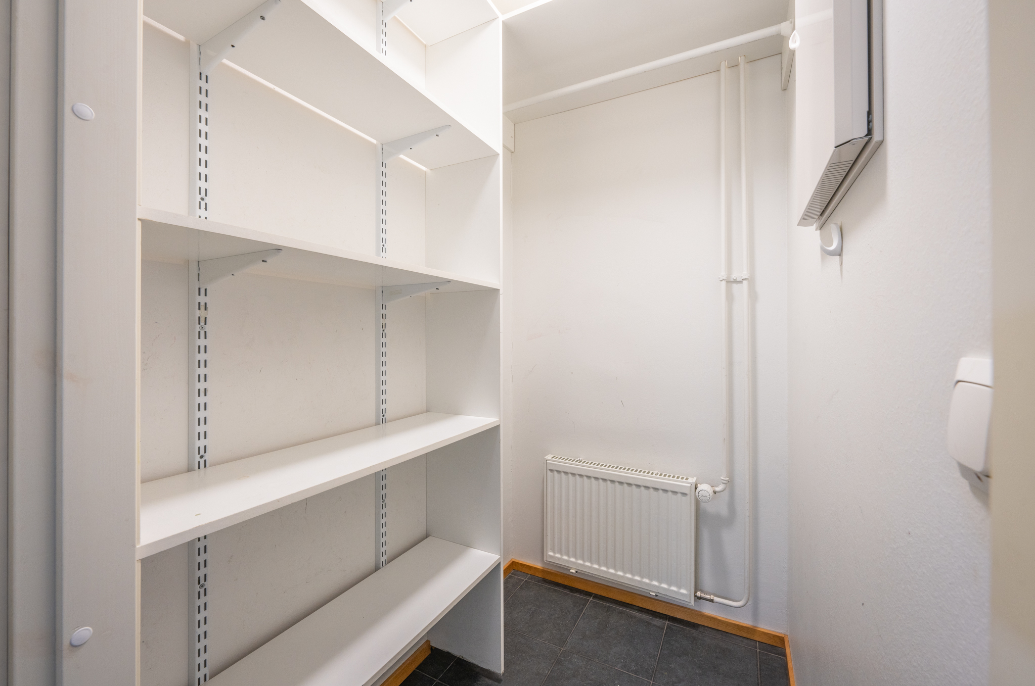 Vaatehuone, alakerta