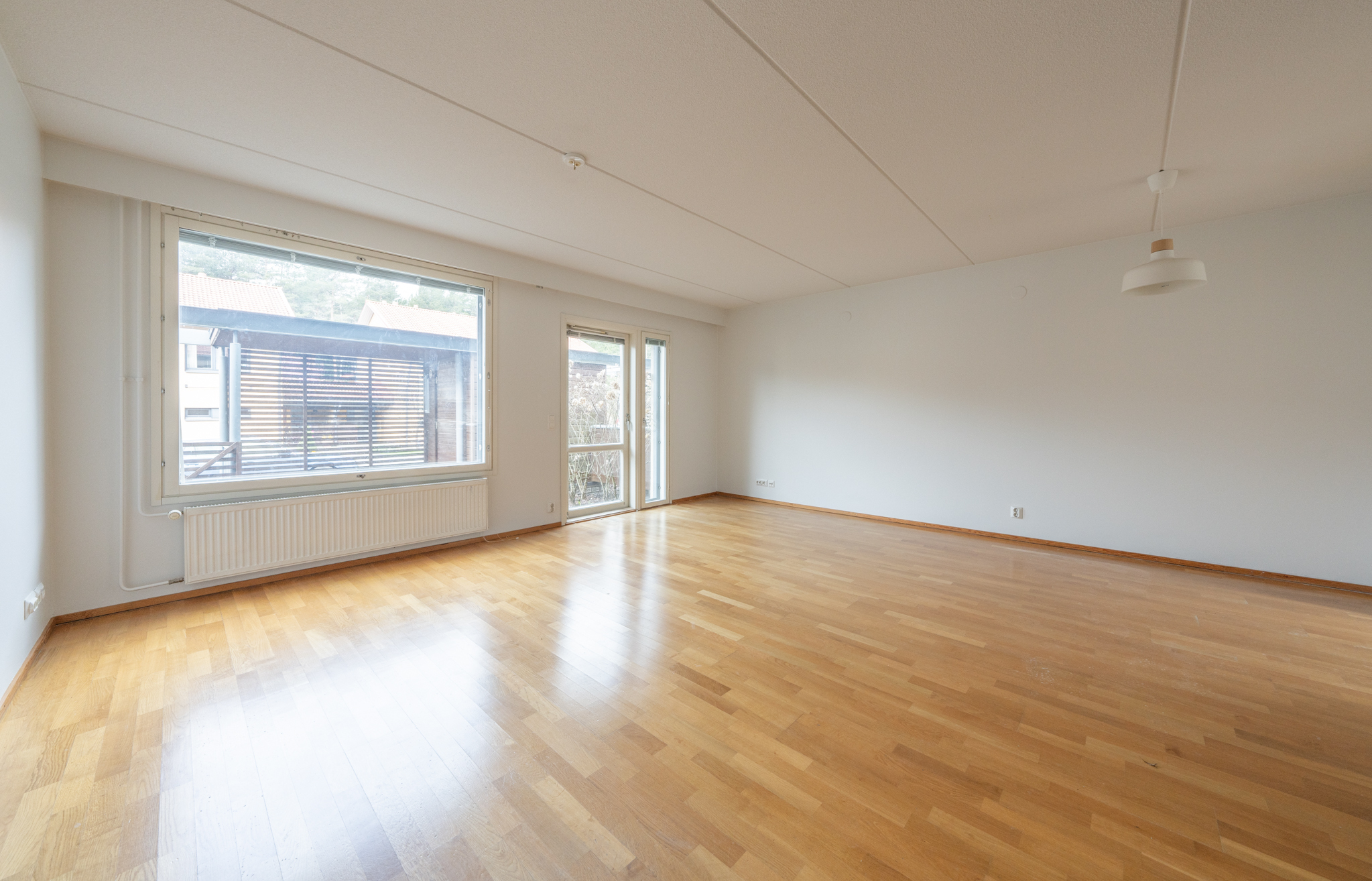 Olohuone, käynti oleskelupihalle