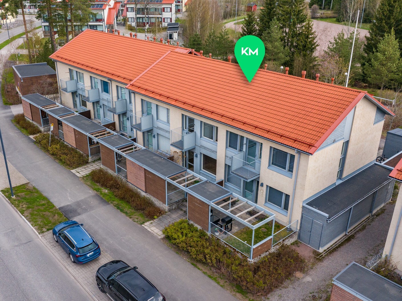 Julkisivu Tasbyntien suuntaan