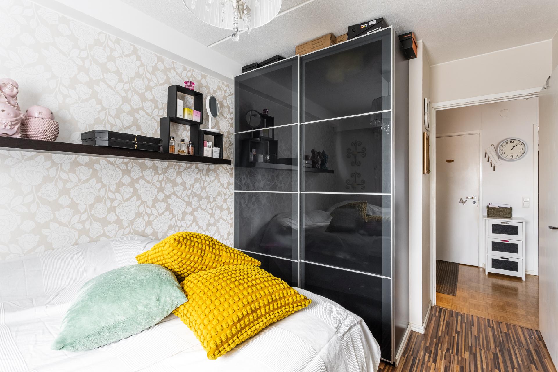 Alakerran makuuhuone