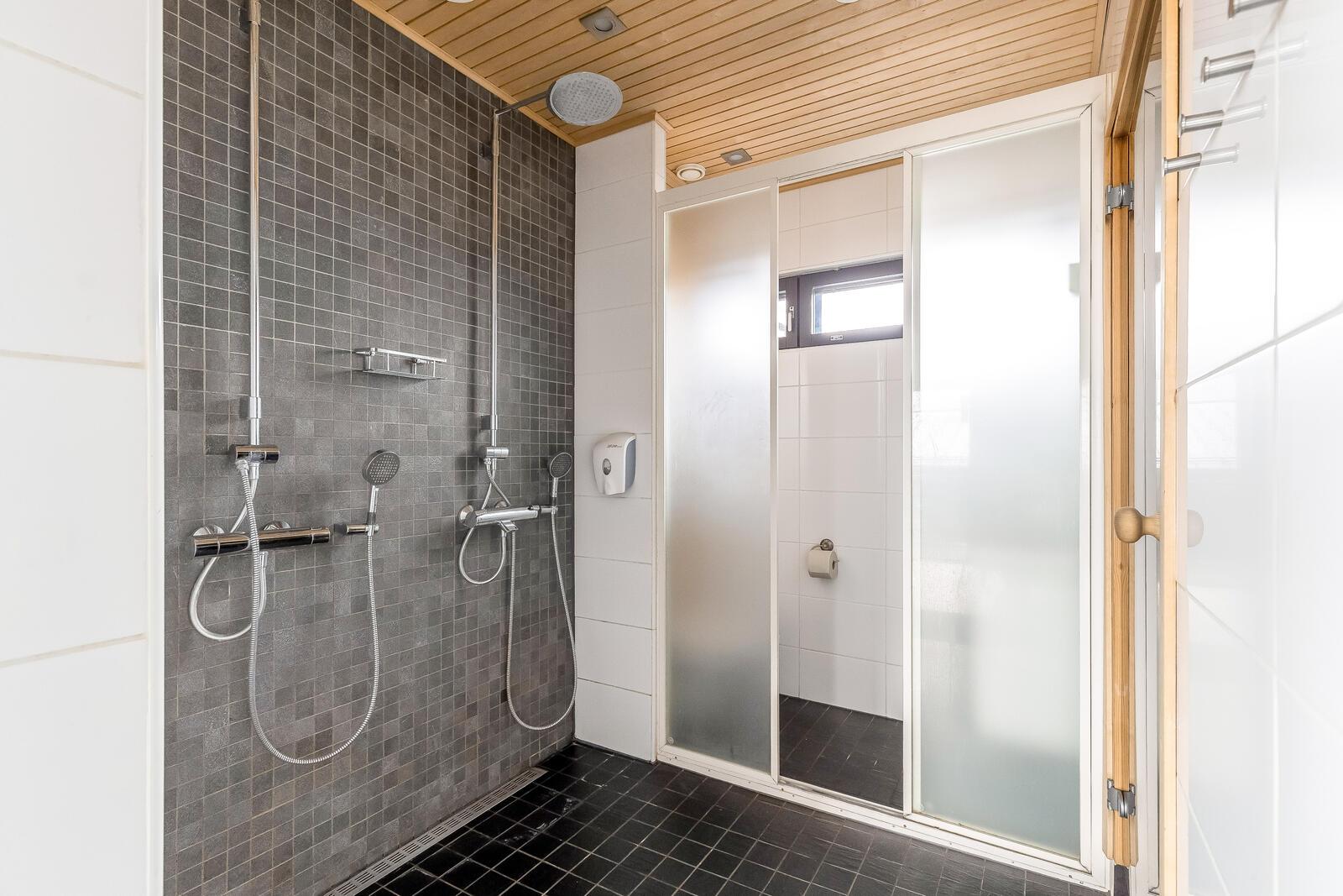 kylpyhuone ja wc (erillisrakennus)