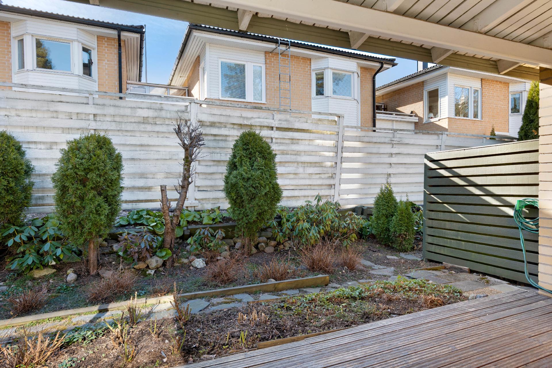 Ihastuttava ja aurinkoinen piha