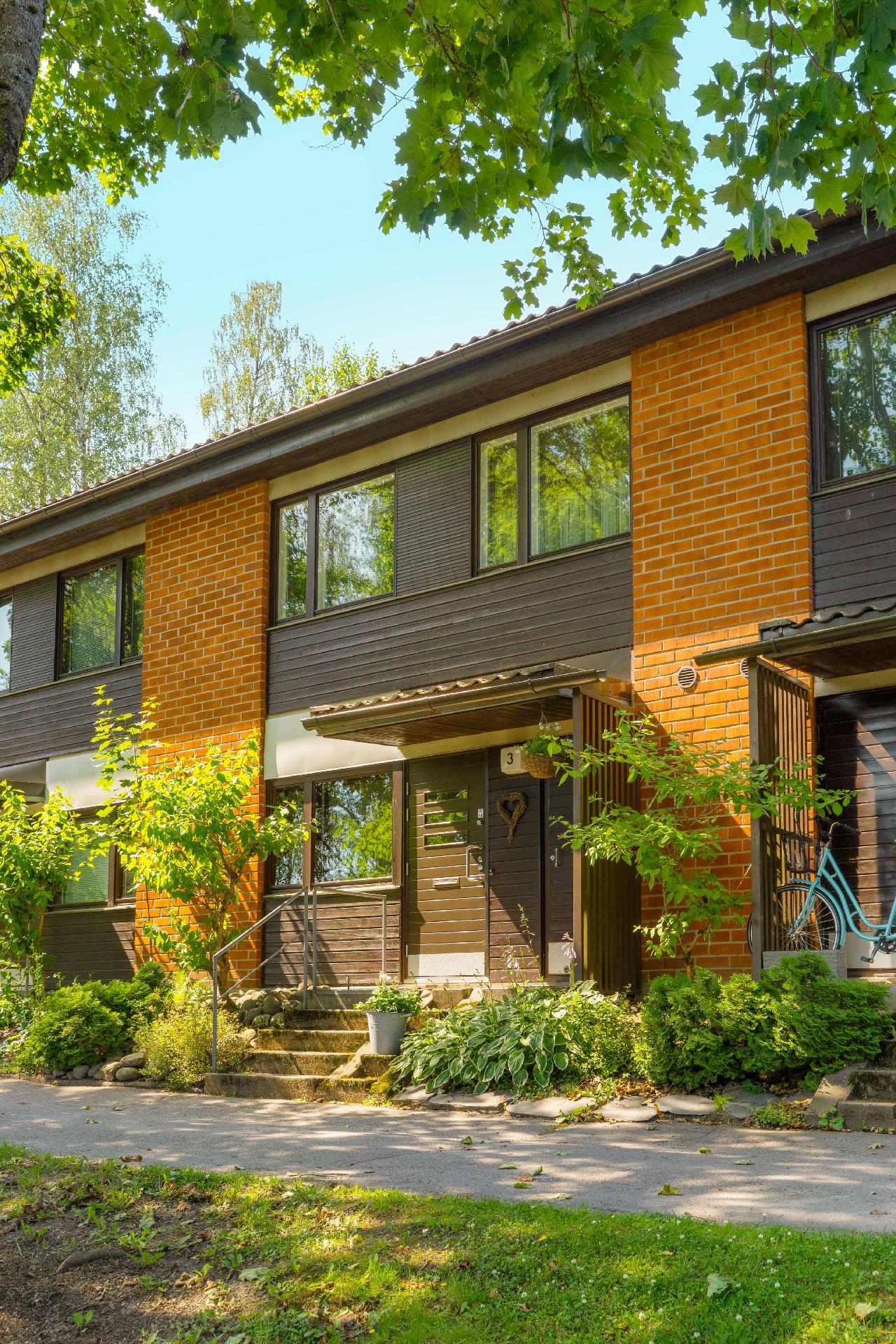 Pähkinänsärkijä 8, Pähkinärinne, Vantaa