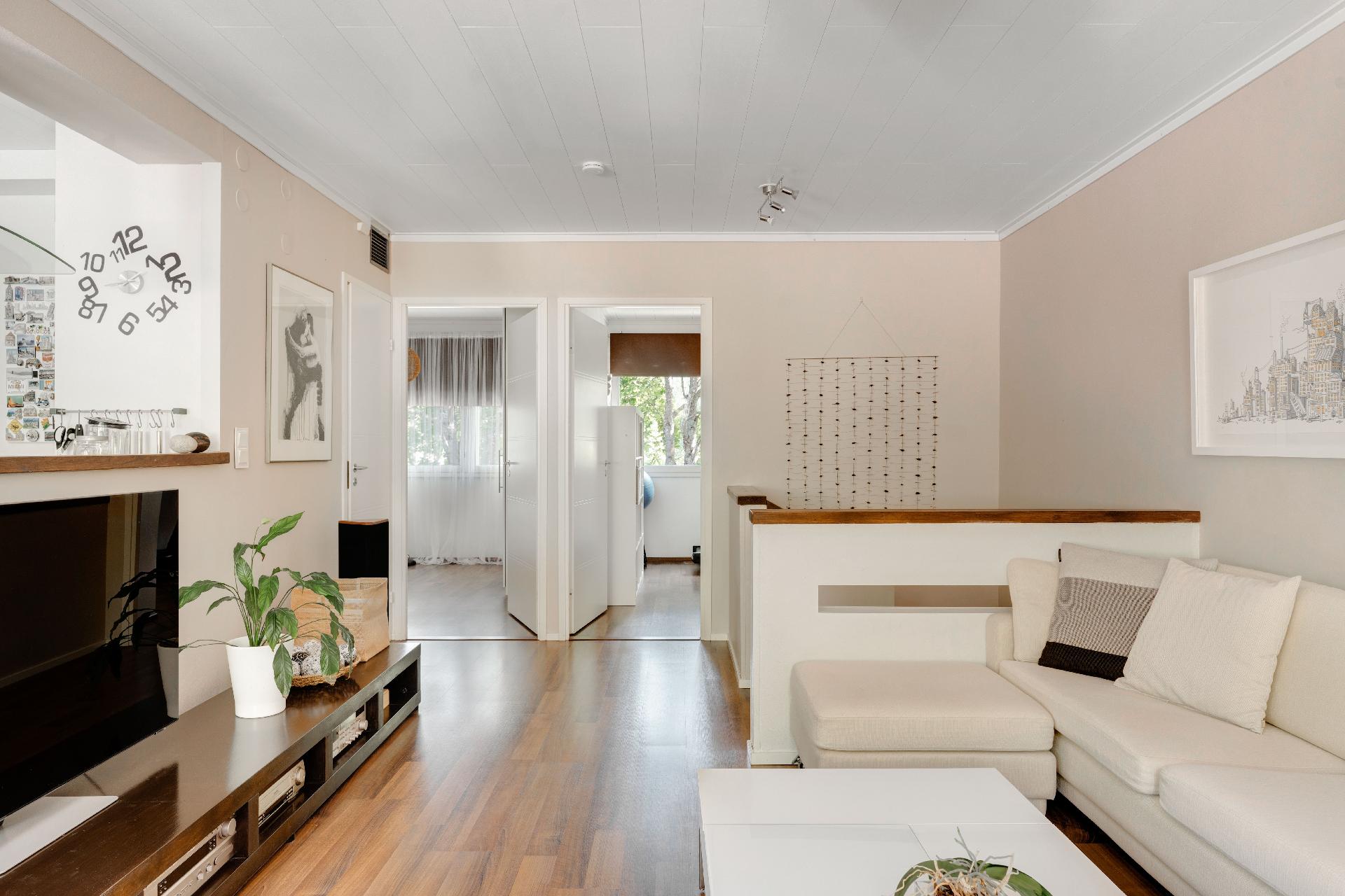 Pähkinänsärkijä 8, Pähkinärinne, Vantaa