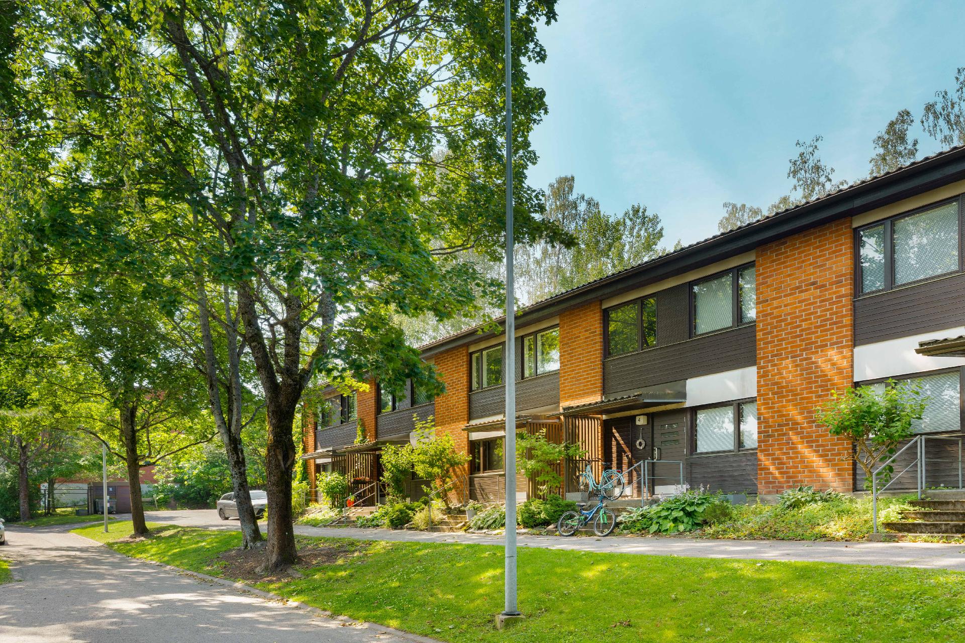 Pähkinänsärkijä 8, Pähkinärinne, Vantaa