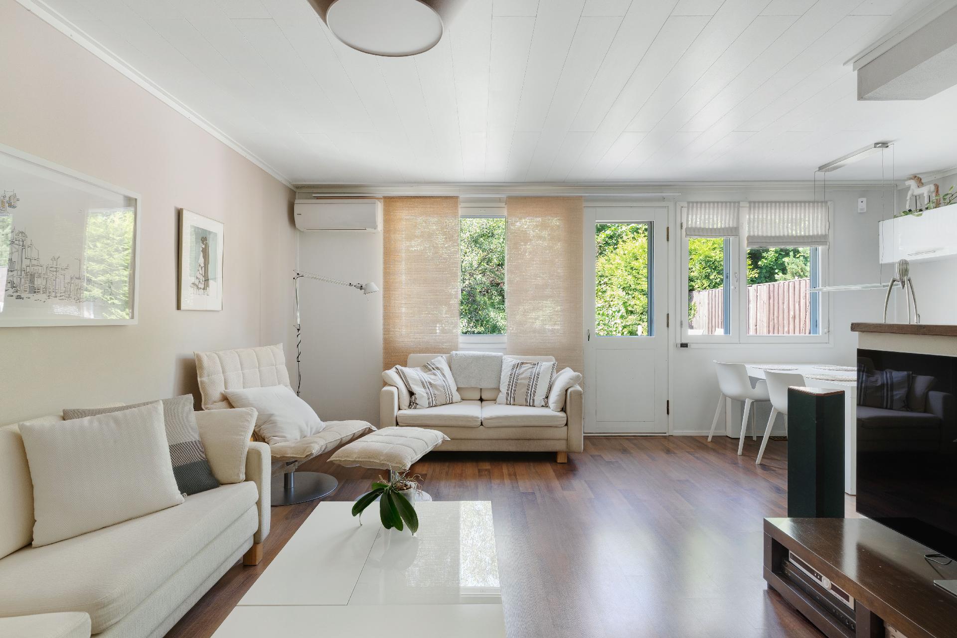 Pähkinänsärkijä 8, Pähkinärinne, Vantaa