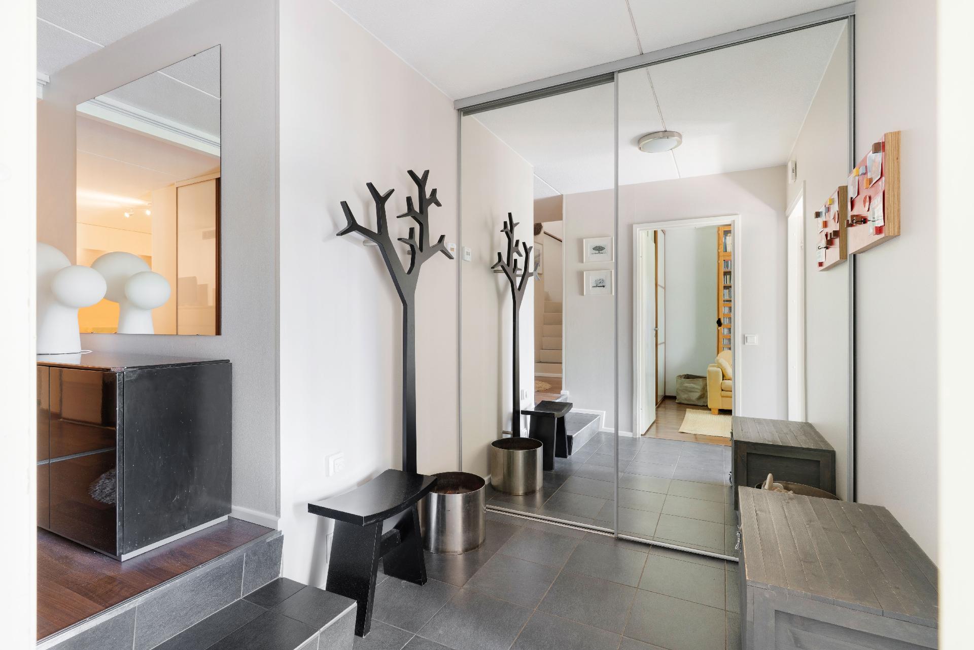 Pähkinänsärkijä 8, Pähkinärinne, Vantaa