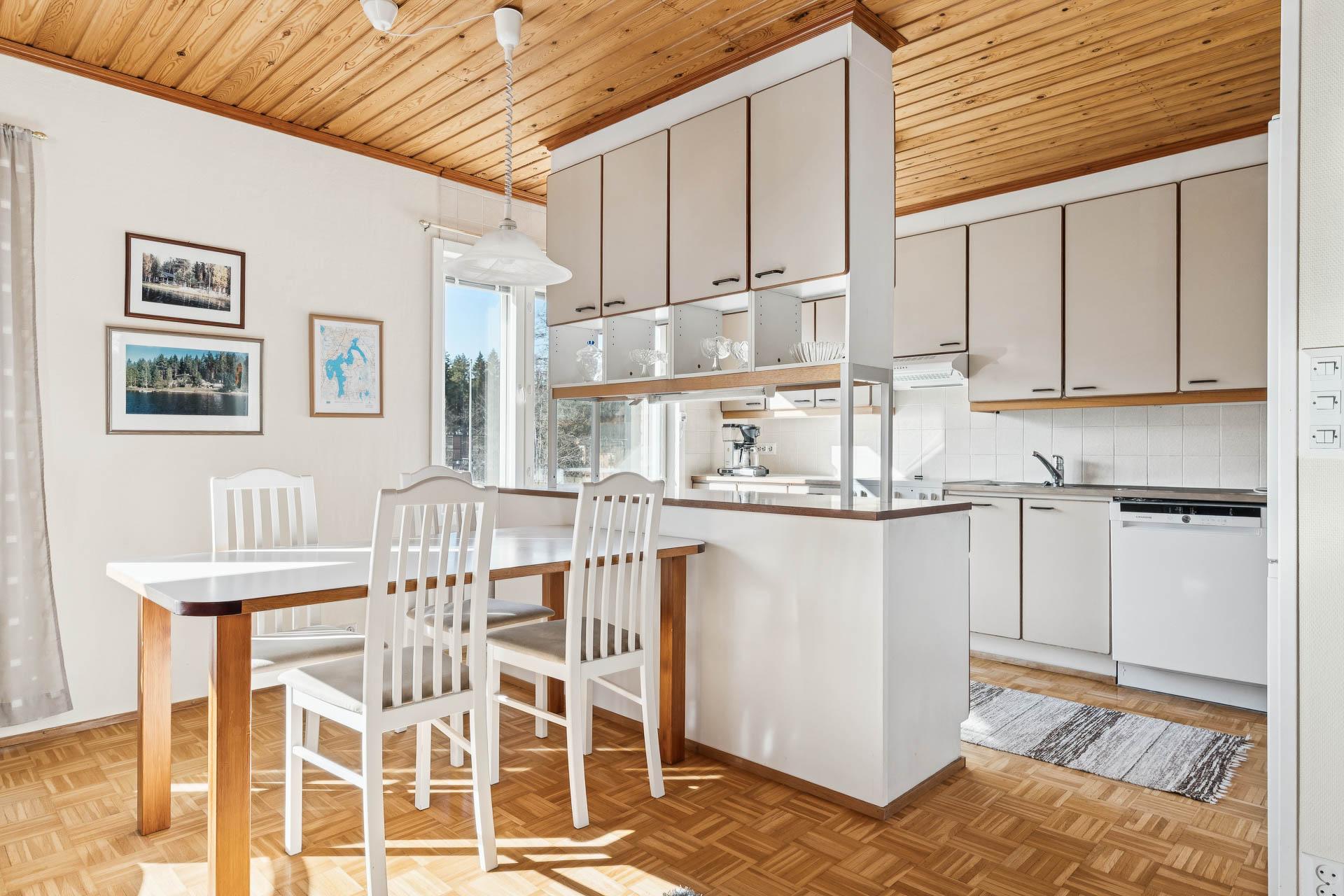 Läksyrinne 25, Puistola, Helsinki