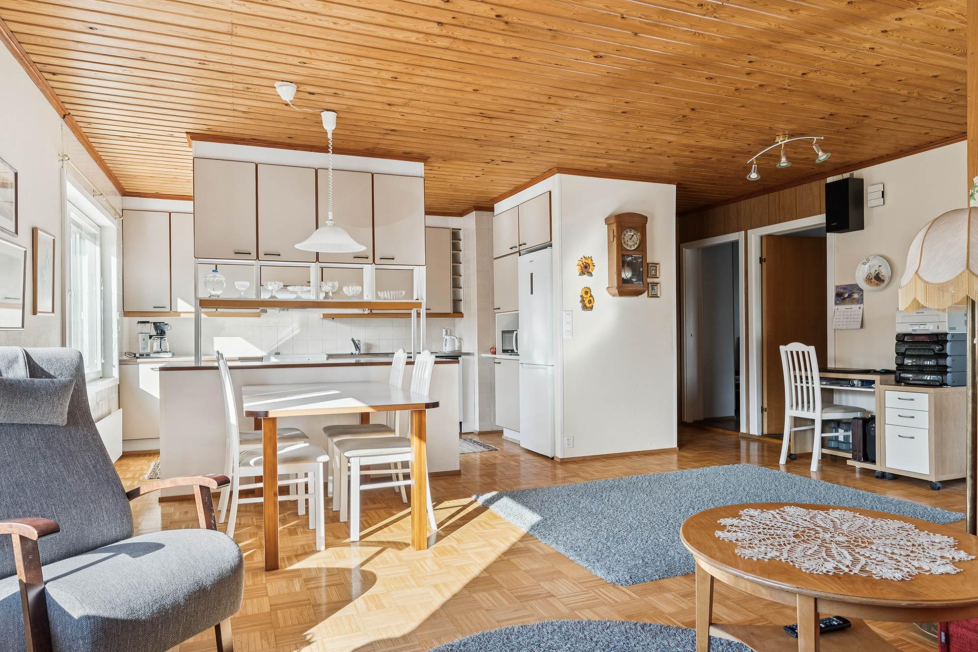 Läksyrinne 25, Puistola, Helsinki