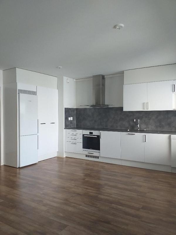 keittiö parvekkeen suunnalta