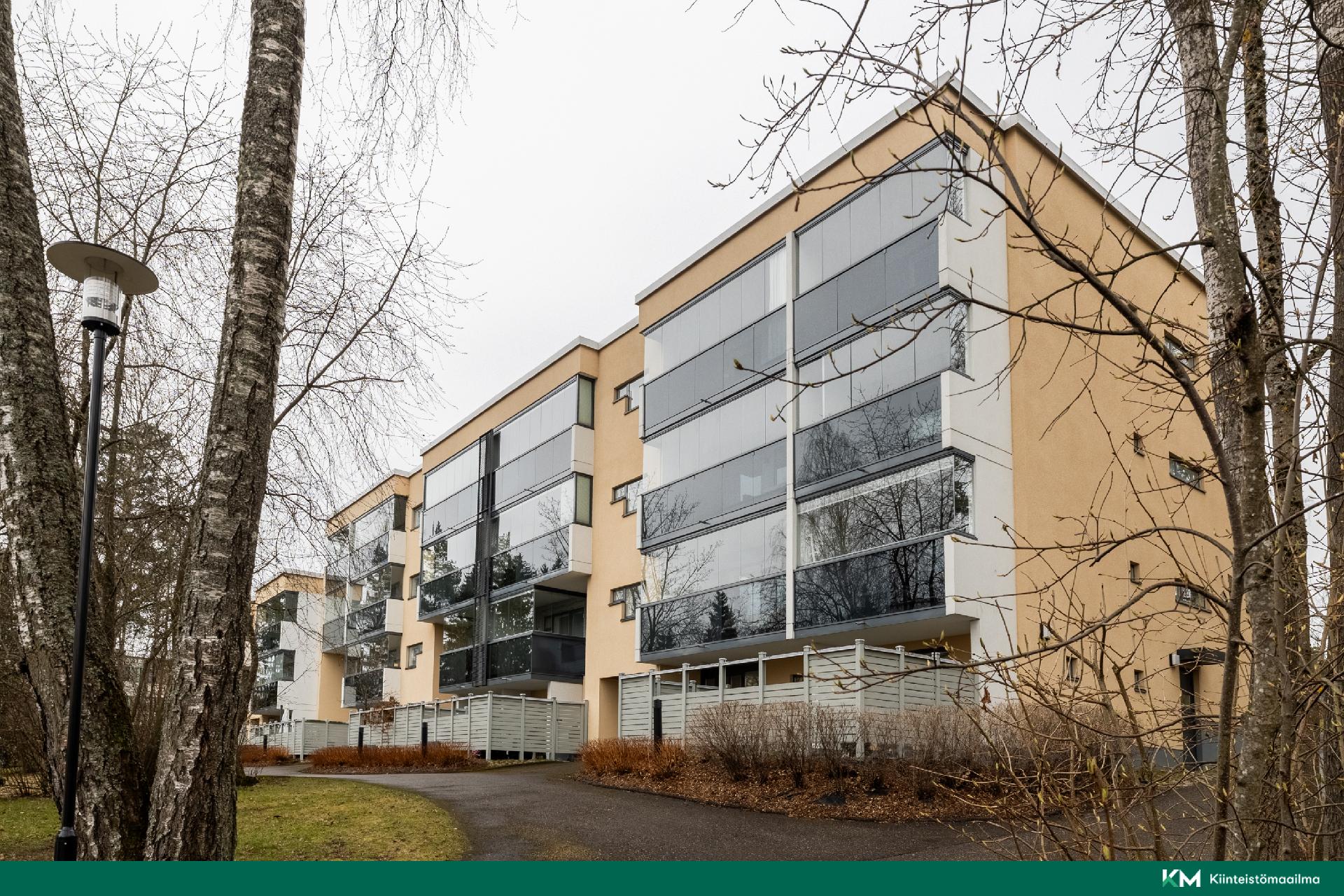 julkisivu talon takaa