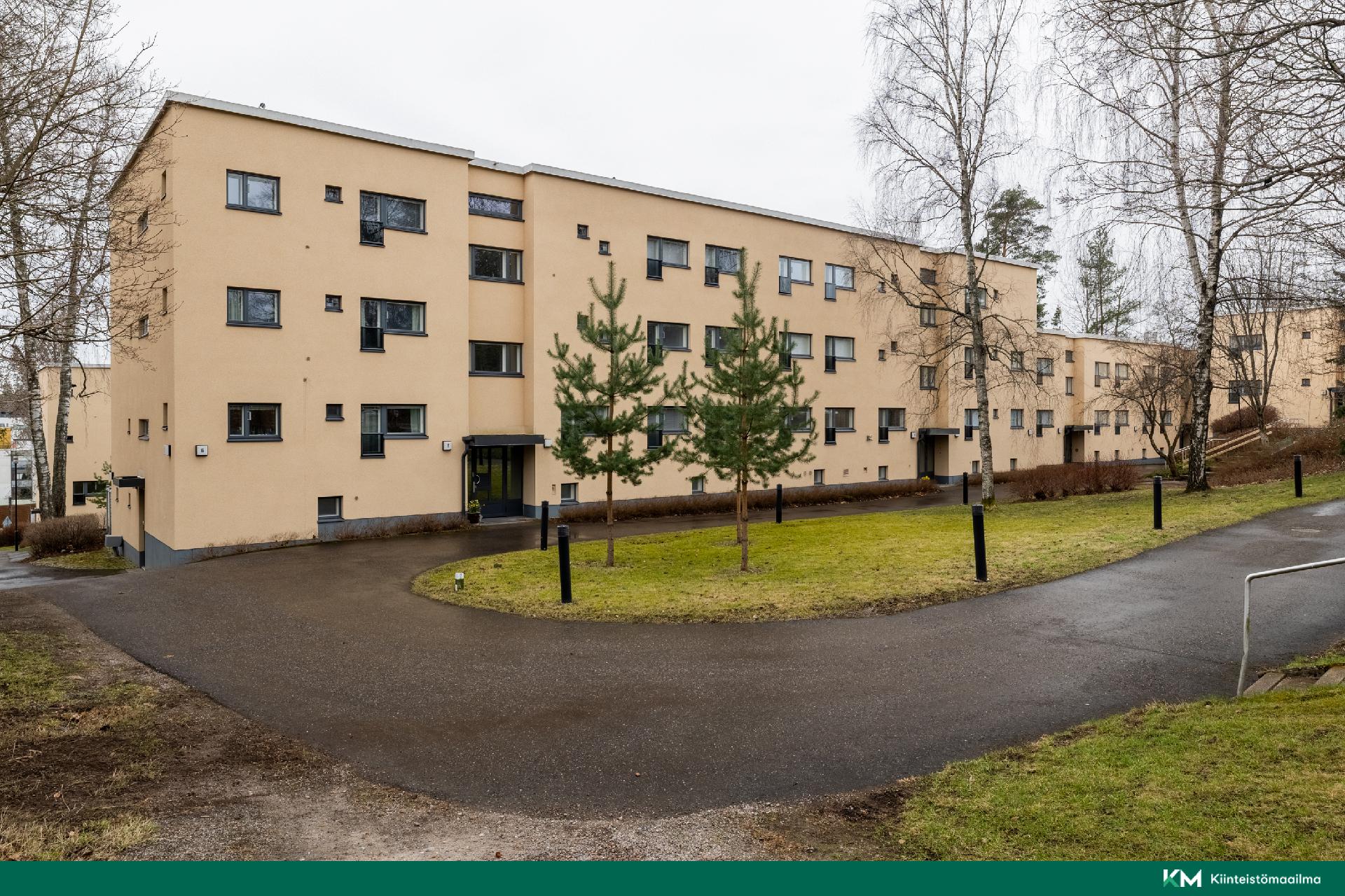 julkisivu Bredantieltä