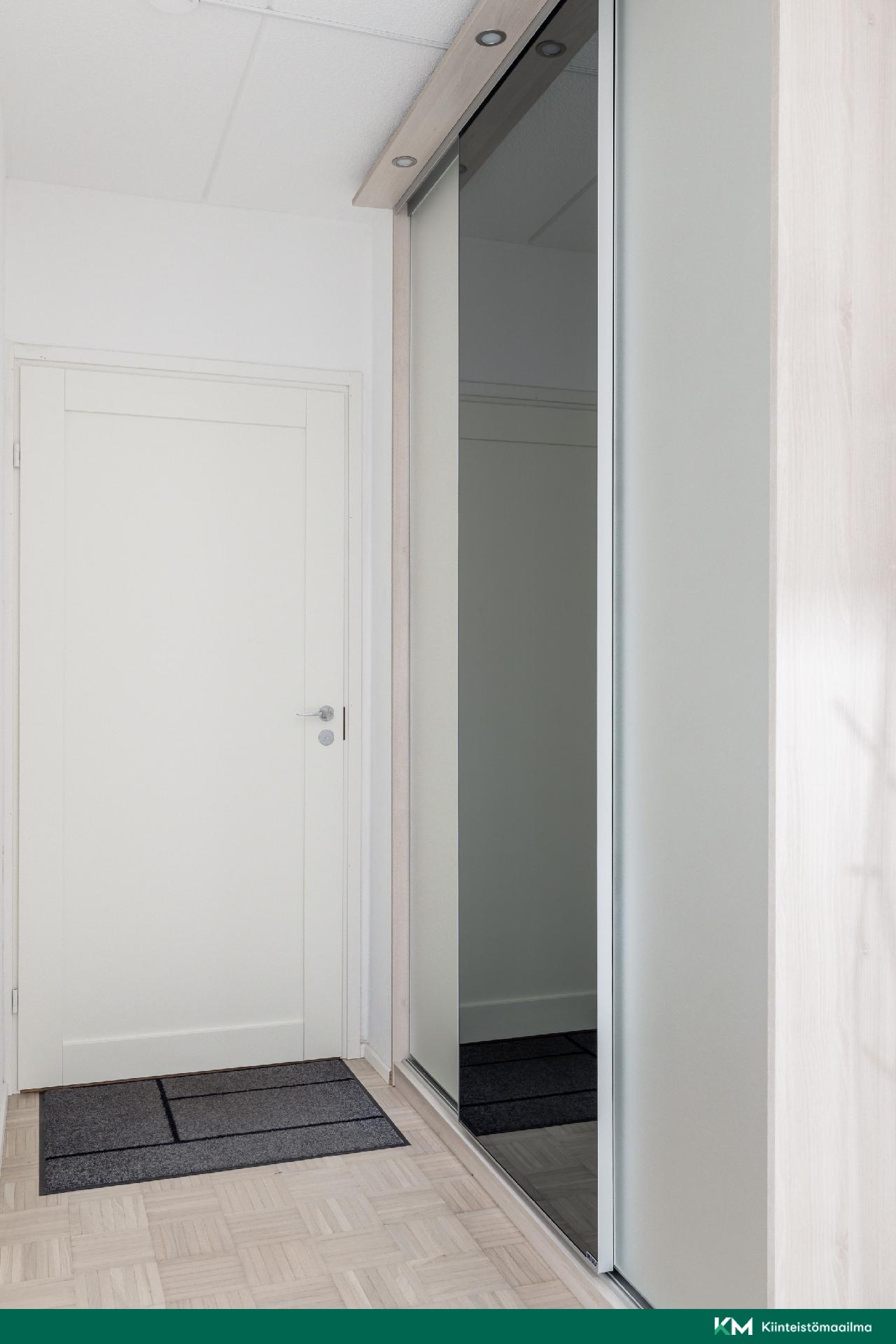 eteisessä liukuovikaapisto