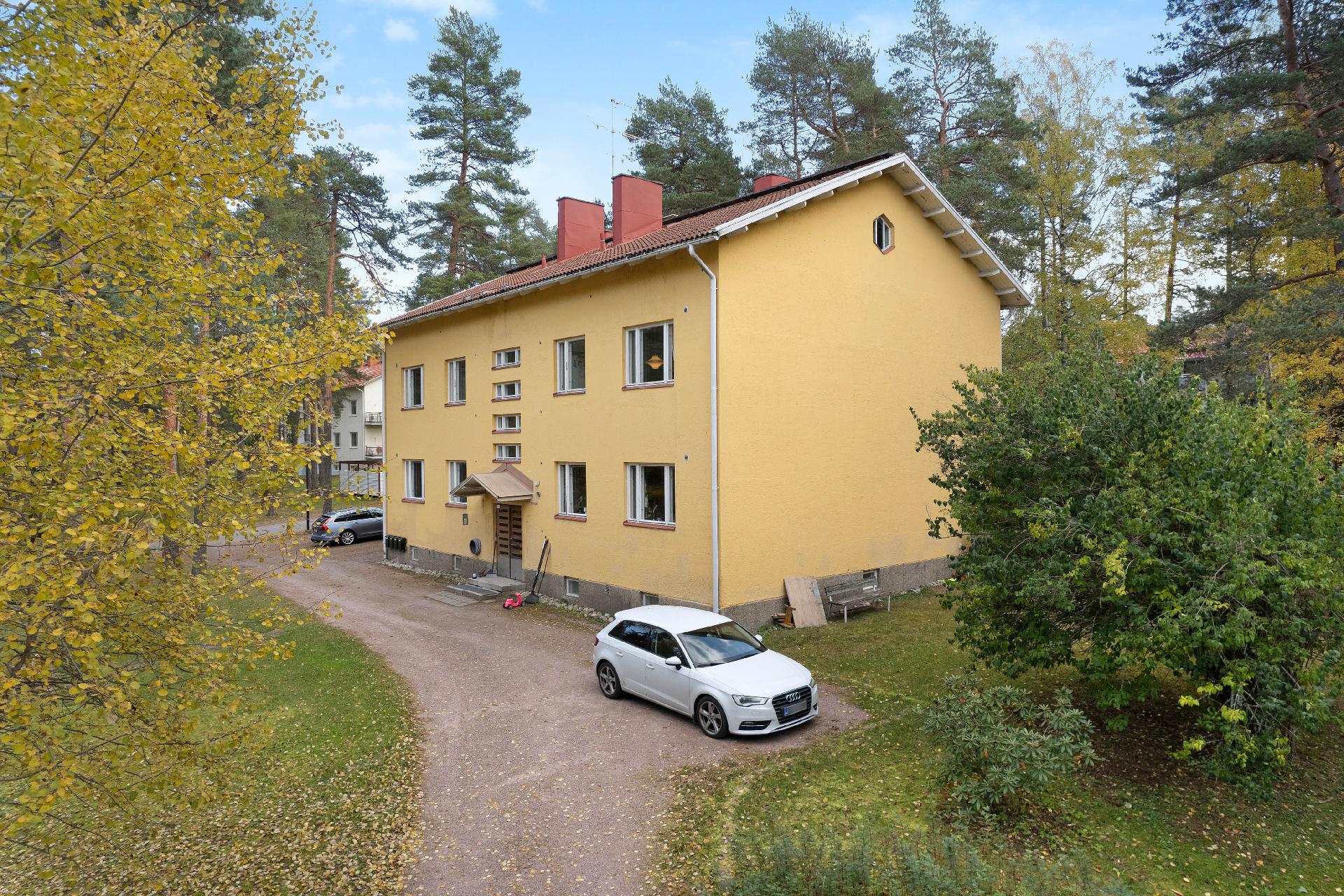 Rajavartiostonkatu 8, Keskusta, Lohja