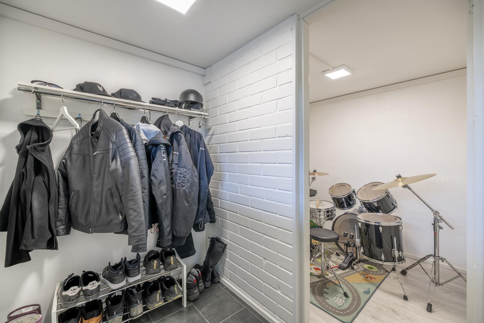 alakerran "arkieteinen" ja varasto/harrastetila