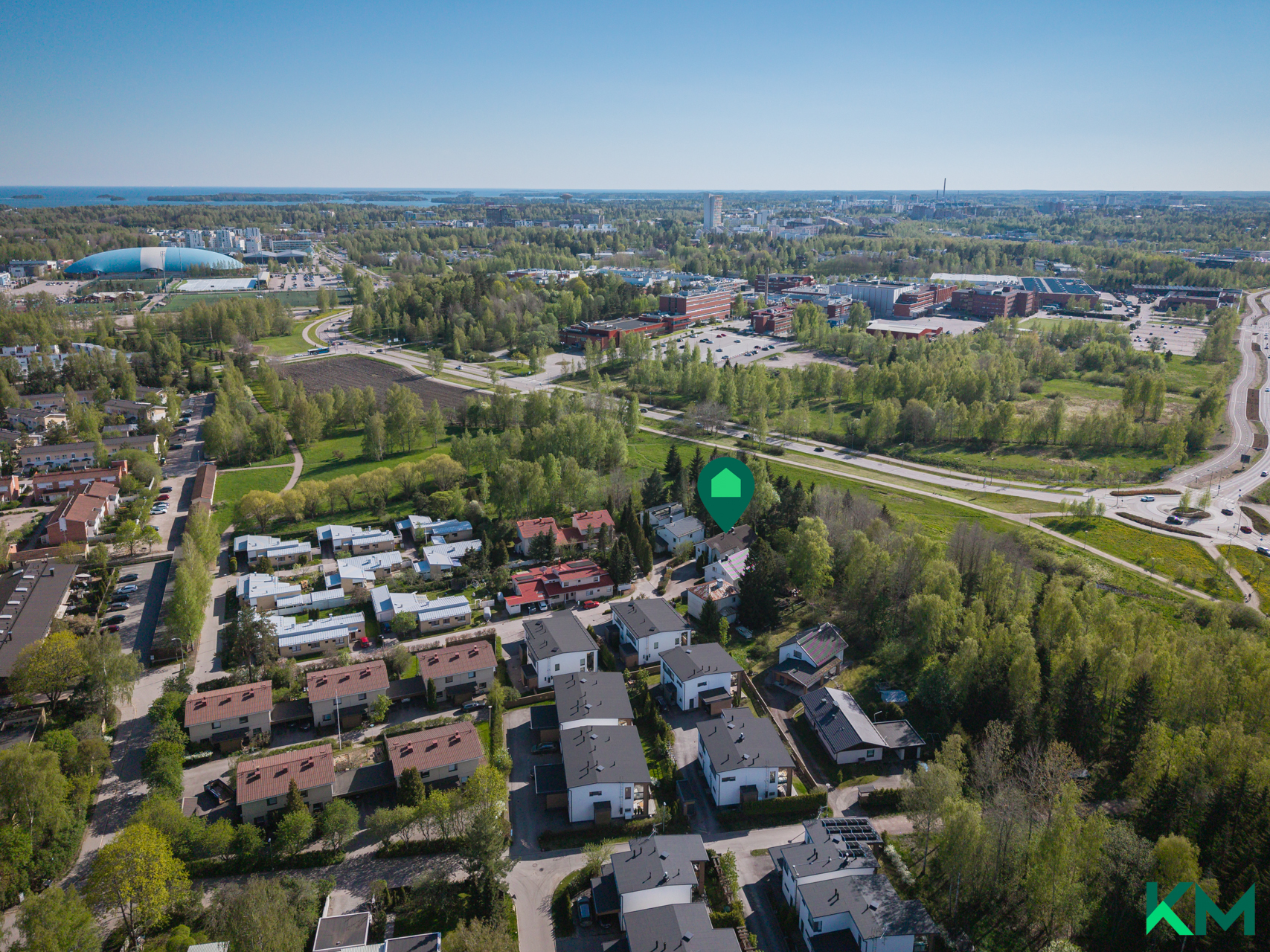 apiolan urheilupuisto ja metroasema ovat lähellä