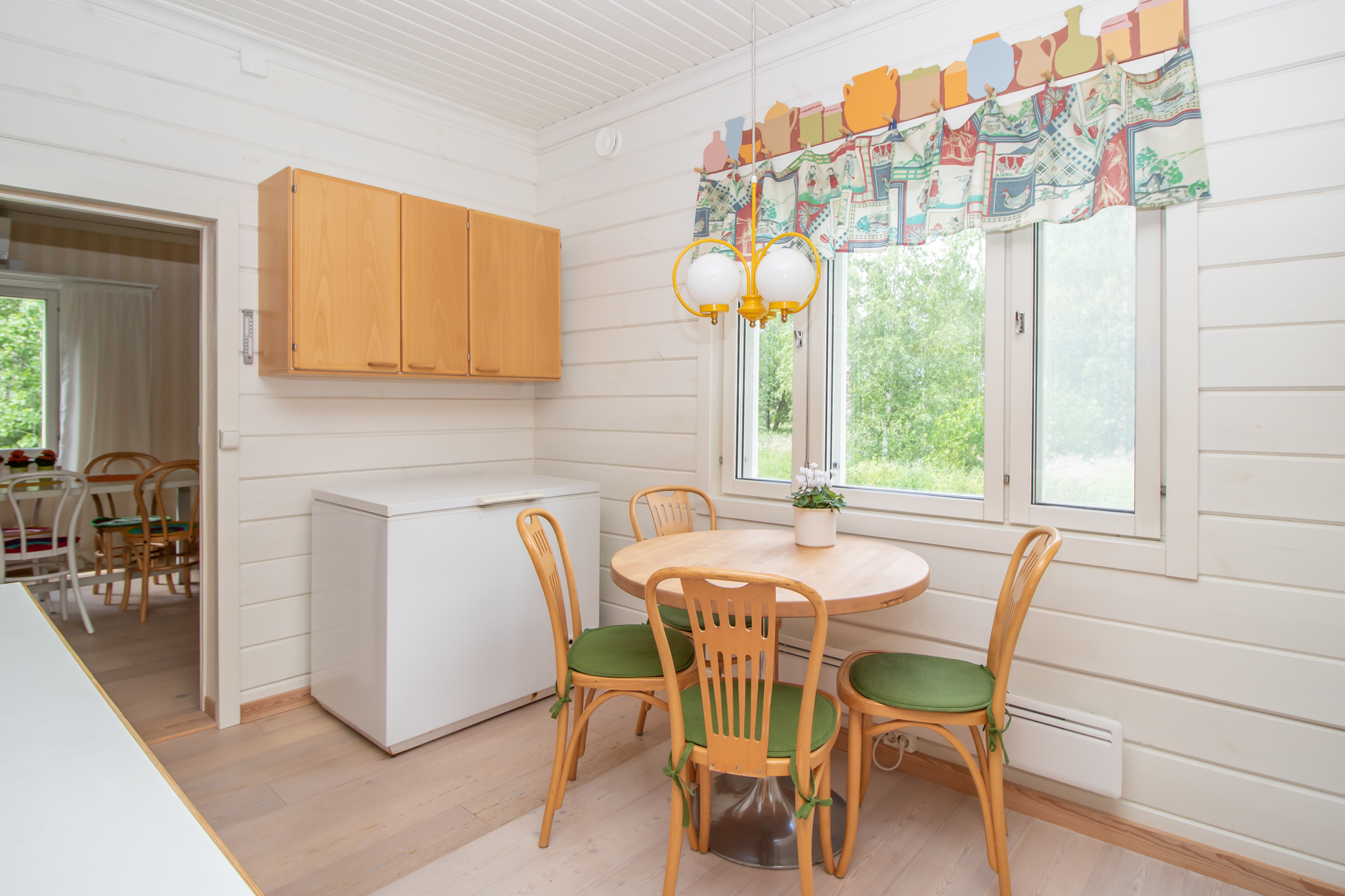 keittiön ruokailutila