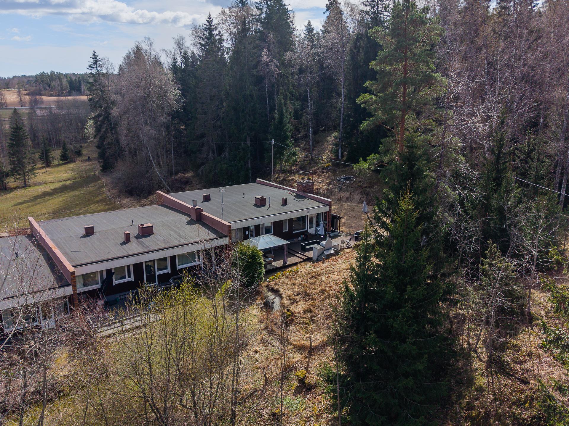 Ilmakuva takapihalle