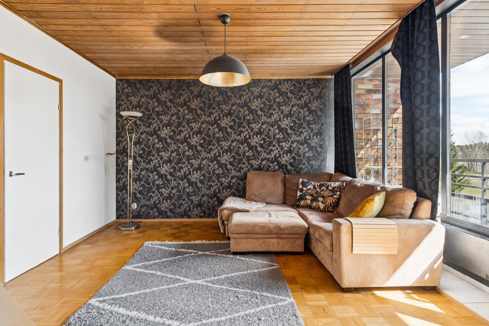 Yk oleskelutila-makuuhuone