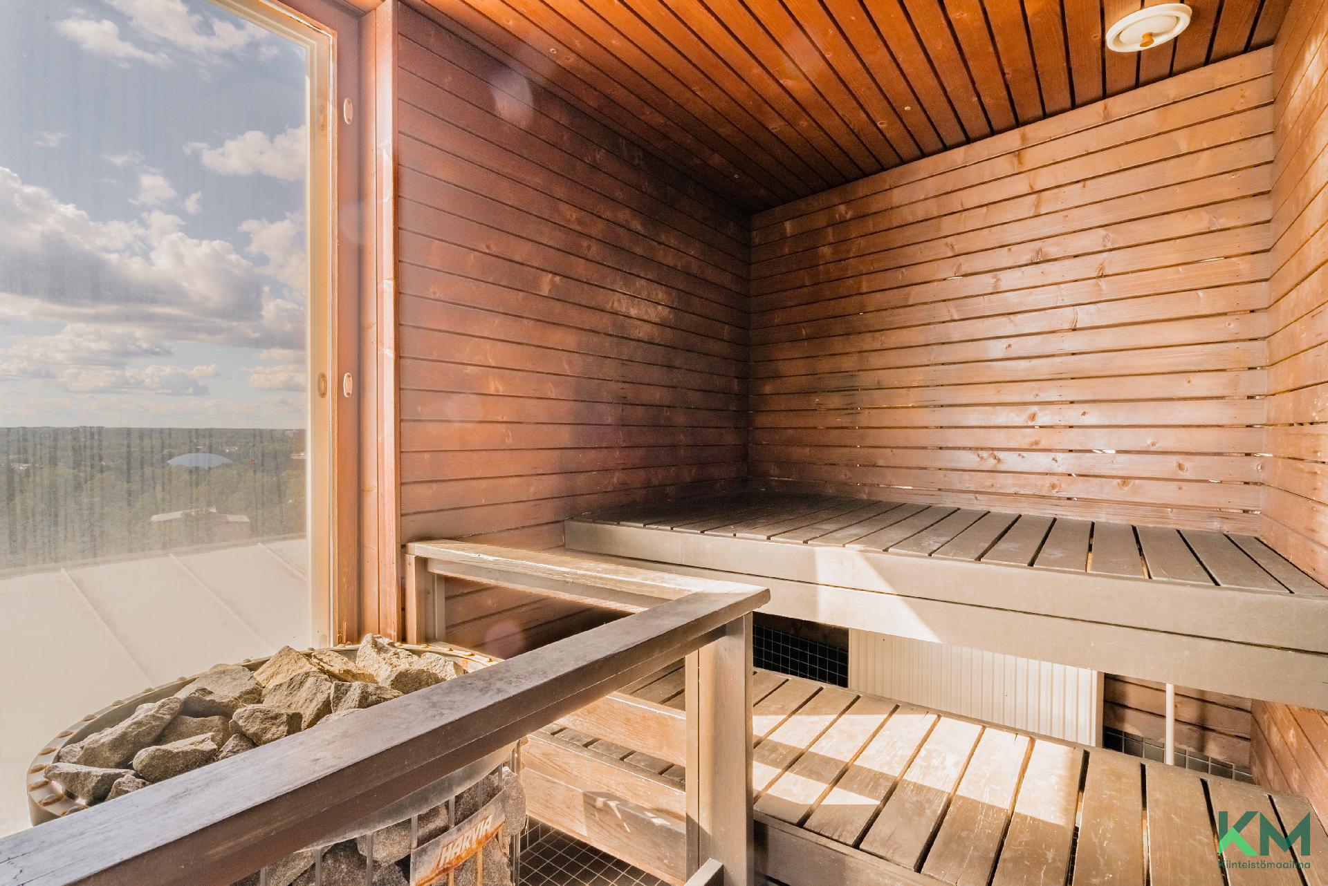 taloyhtiön sauna 9. kerroksessa