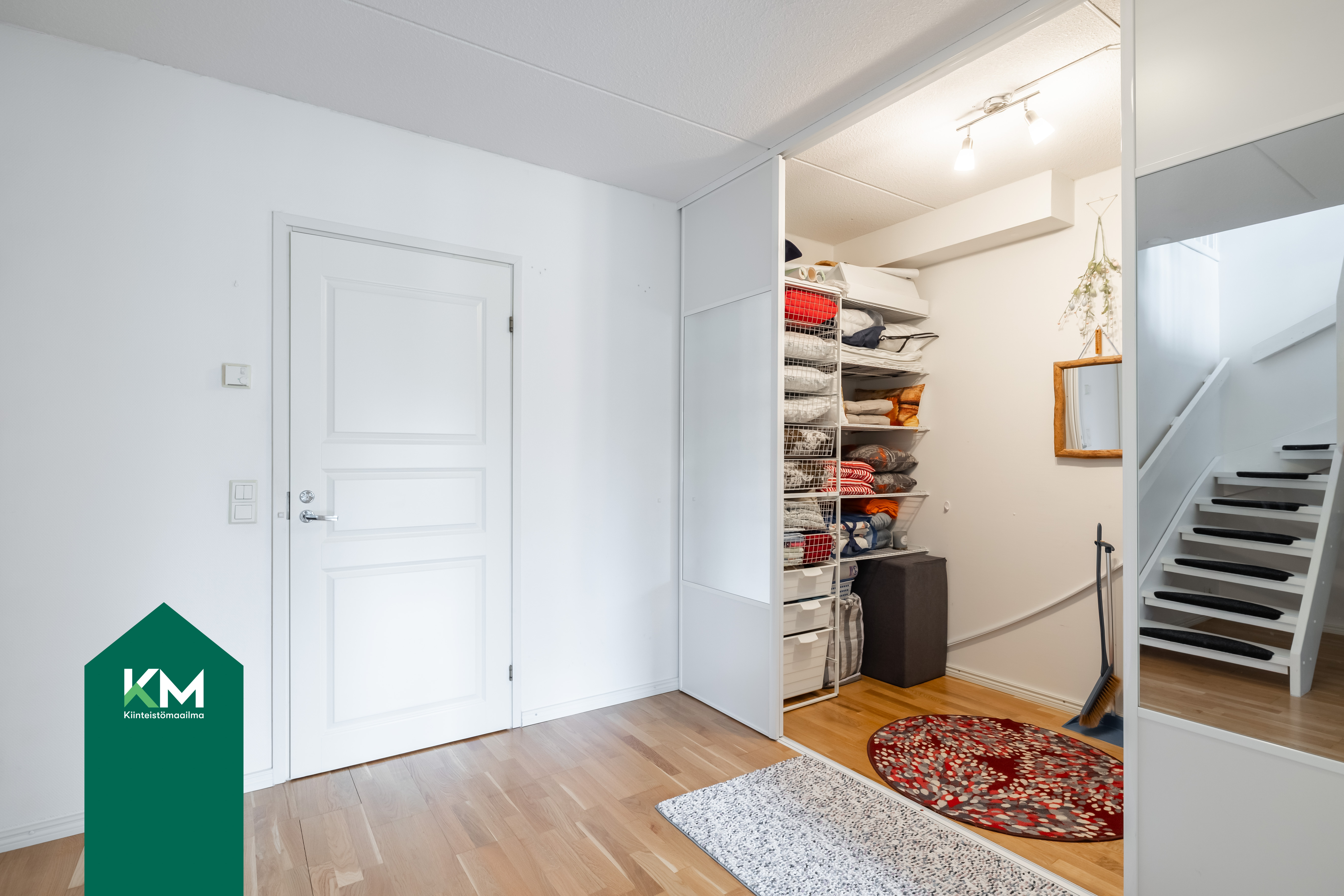 Todella tilava vaatehuone