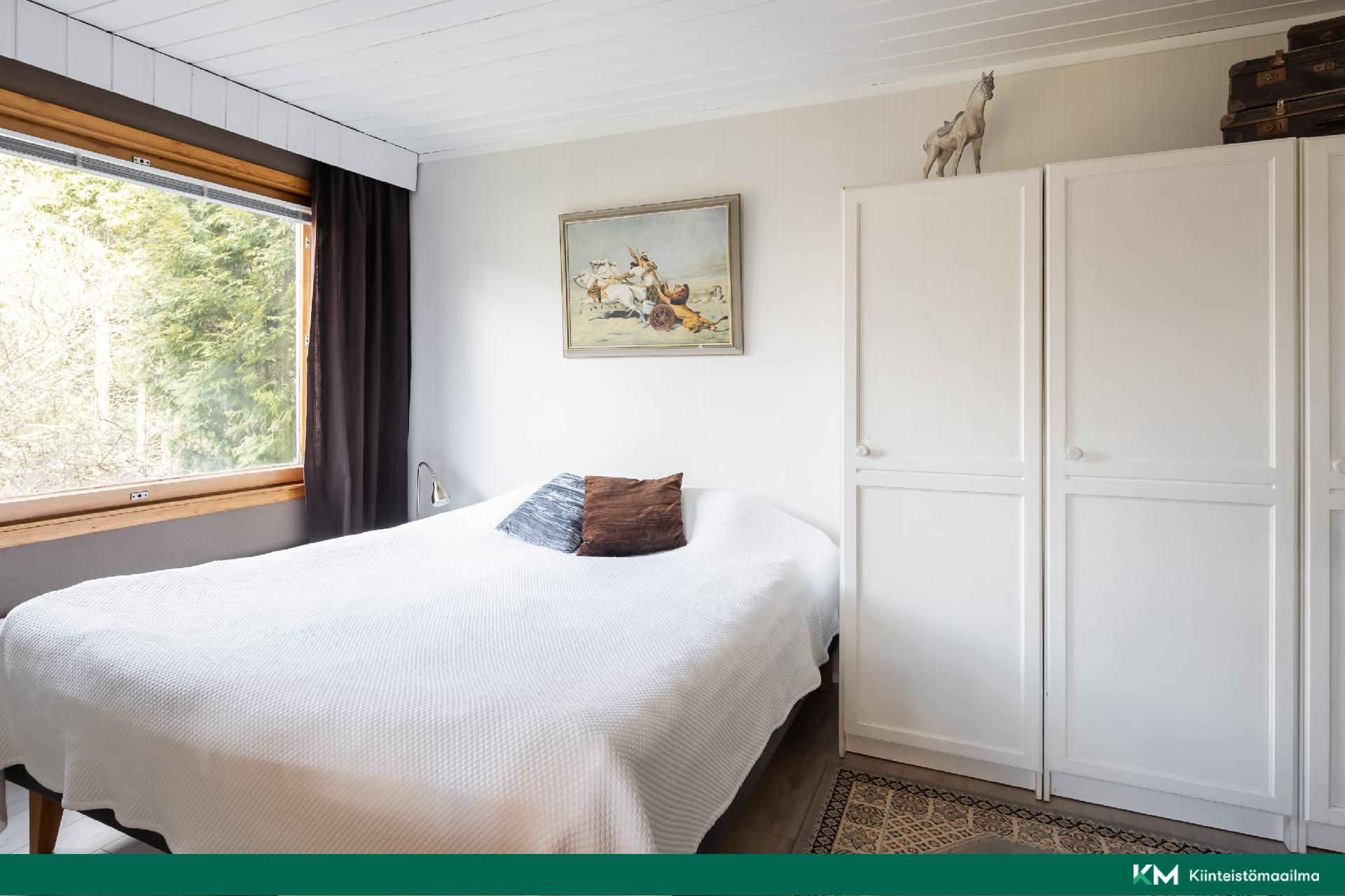 Alakerran makuuhuone