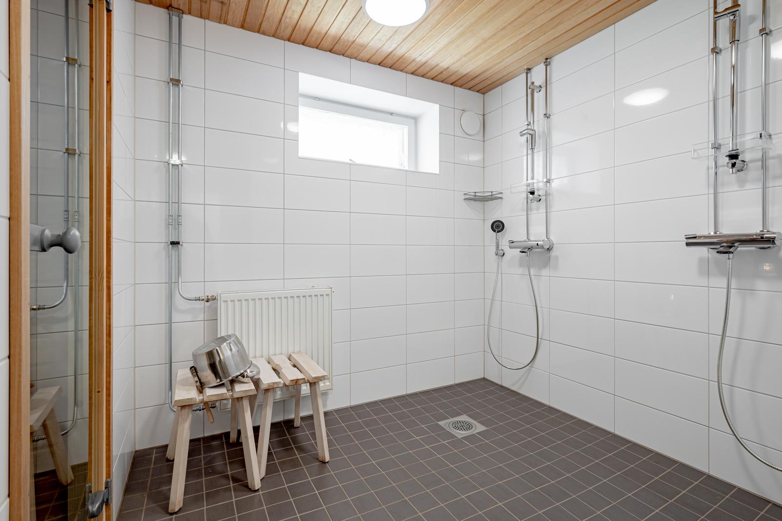 Yhtiön saunaosastoa