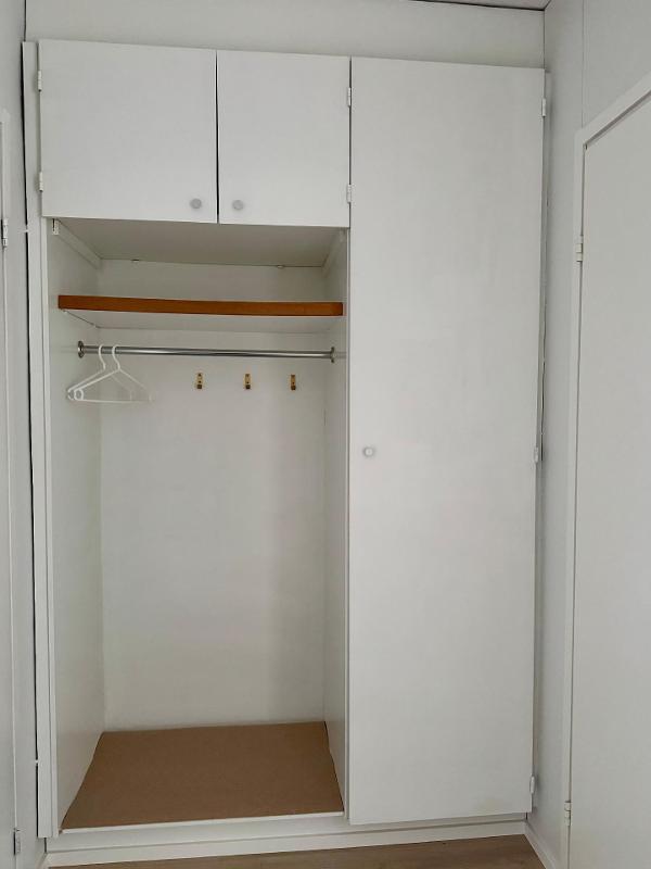 Eteisessä hyvät kaapistot