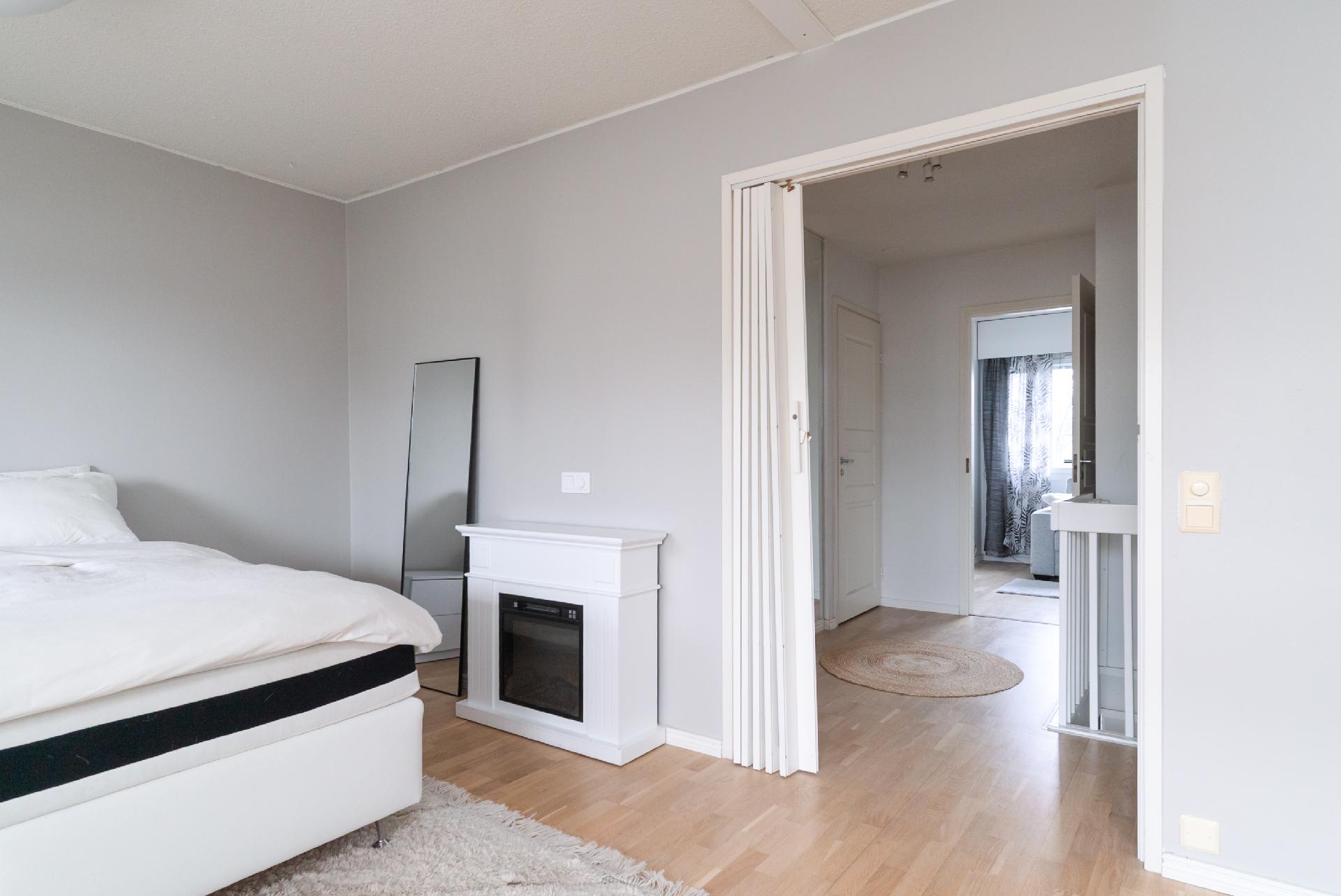 Makuuhuone, väliseinä poistettu, saa jaettua kahdeksi