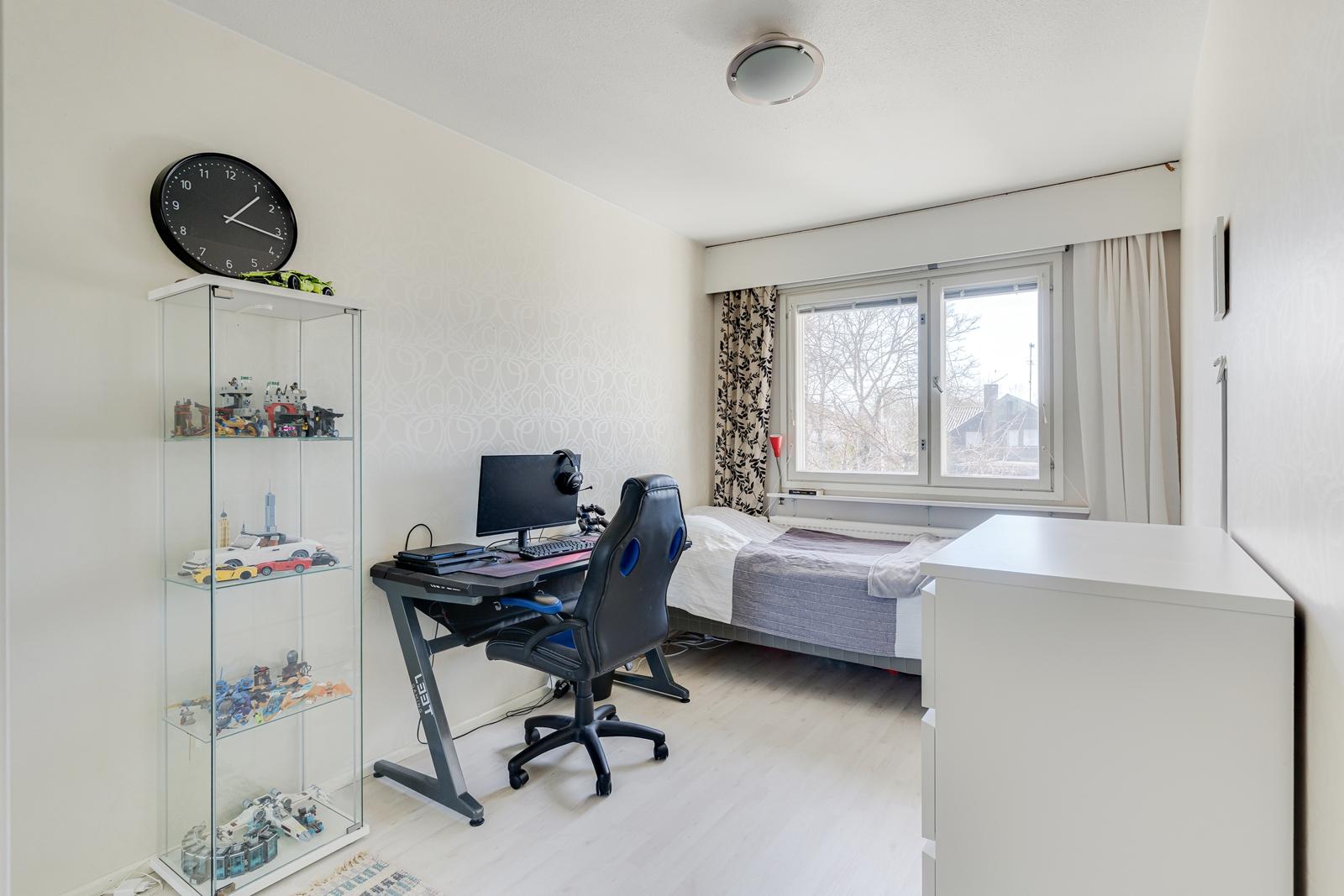 Heinäpellontie 9, Tapaninkylä, Helsinki