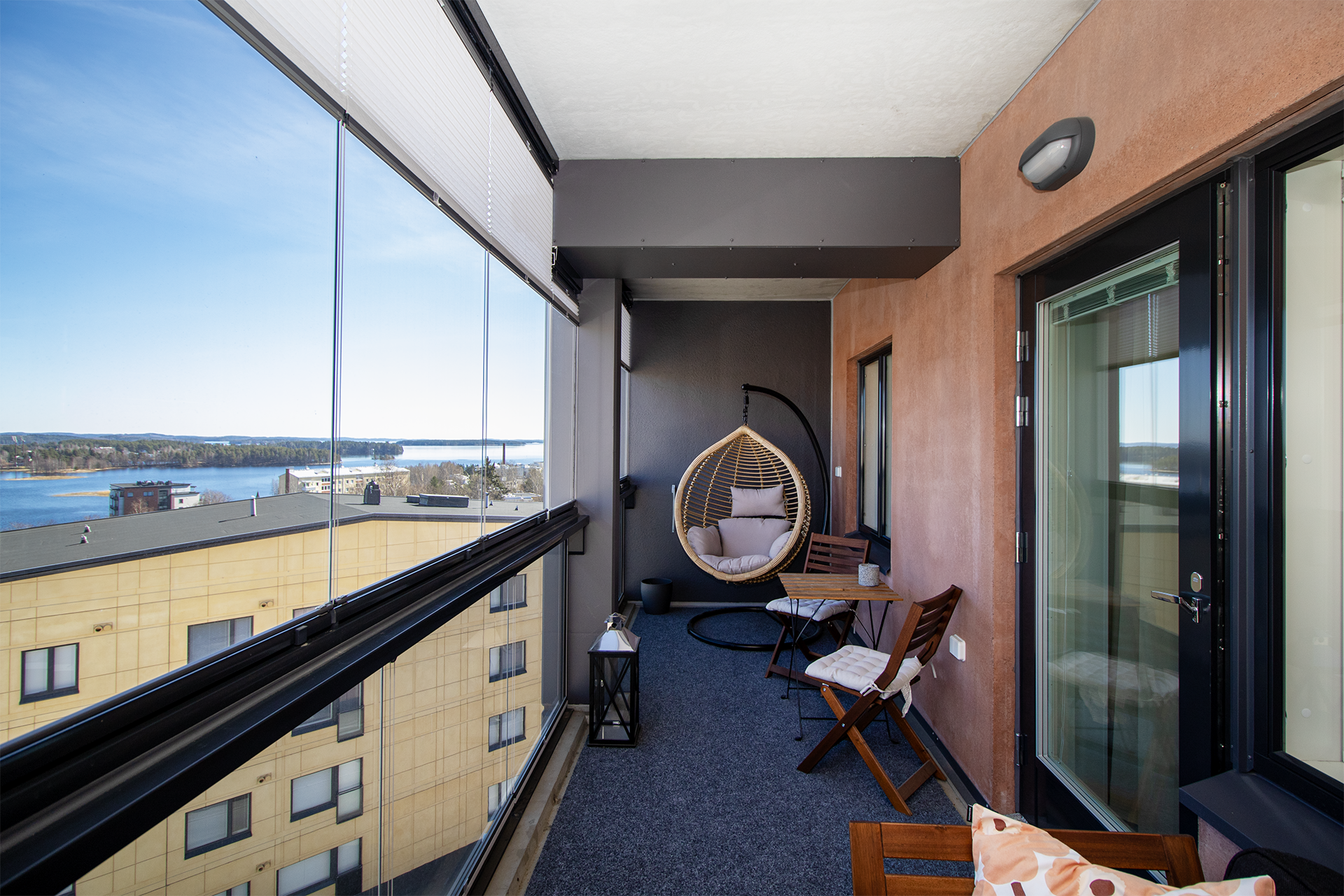 Huoneisto todella iso parveke upeilla maisemilla!