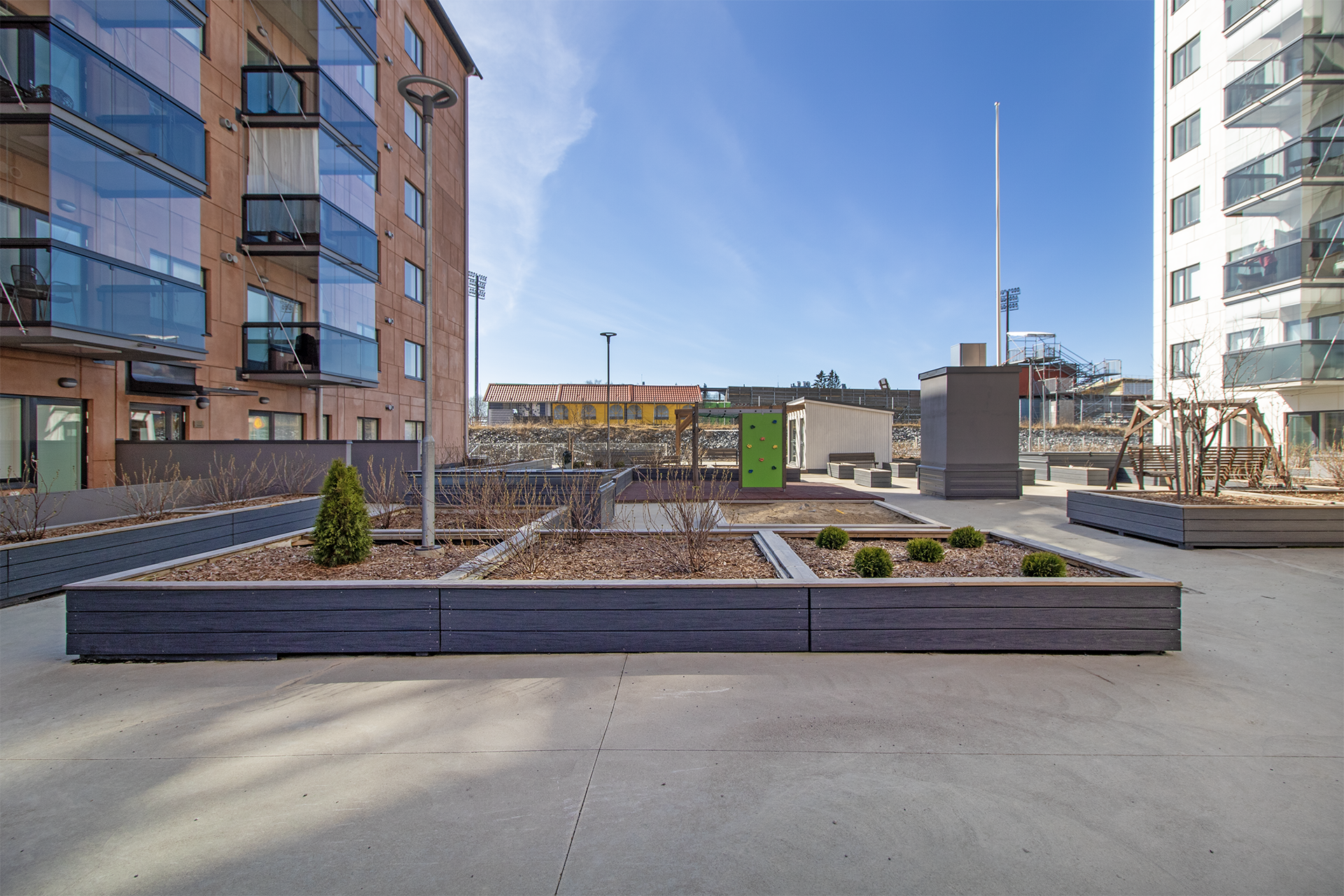 Taloyhtiön sisäpiha.