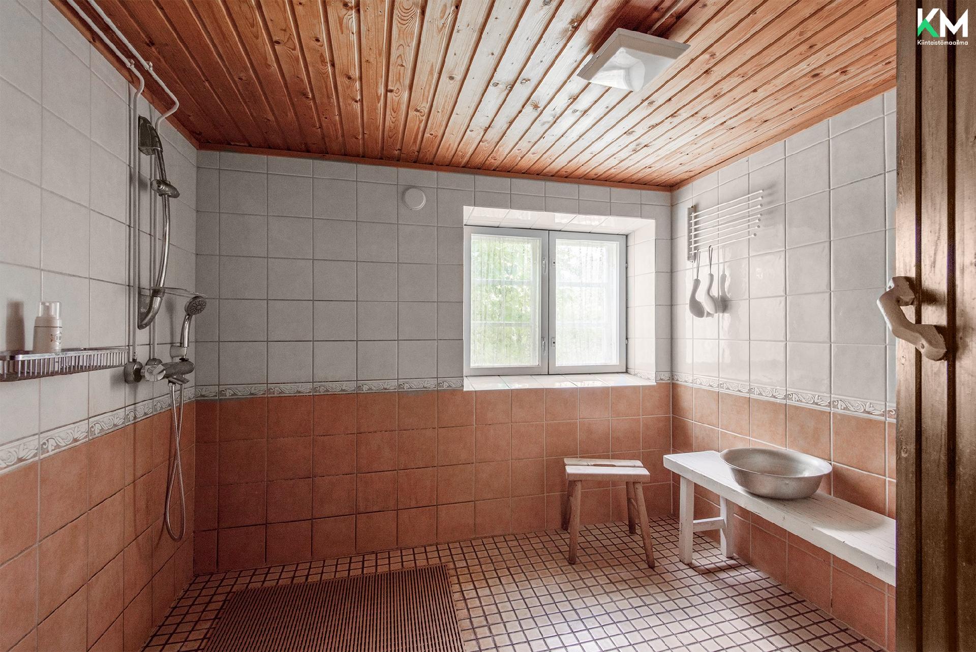 Kph/suihku (alakerta)