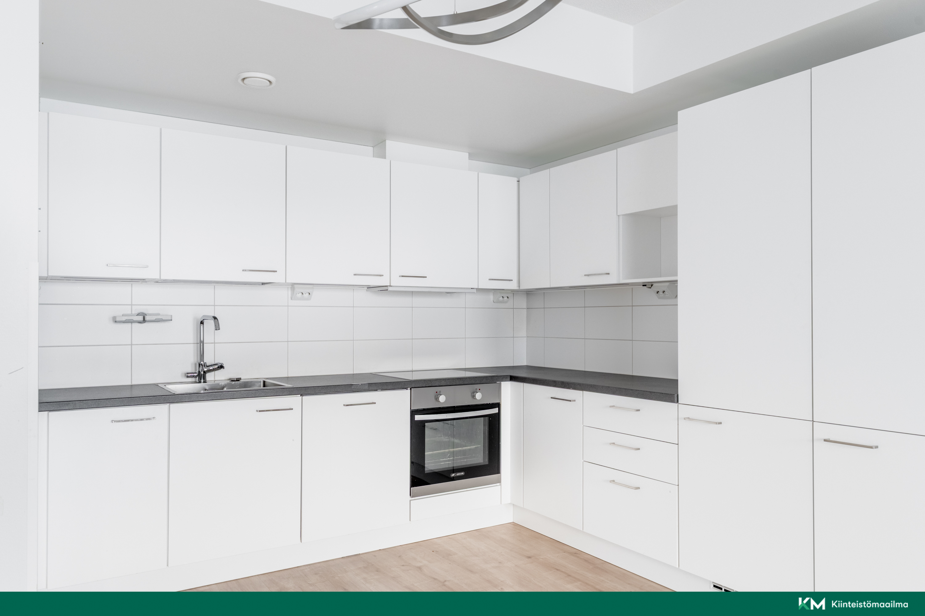 Hyvät kaapistot ja työtasoja