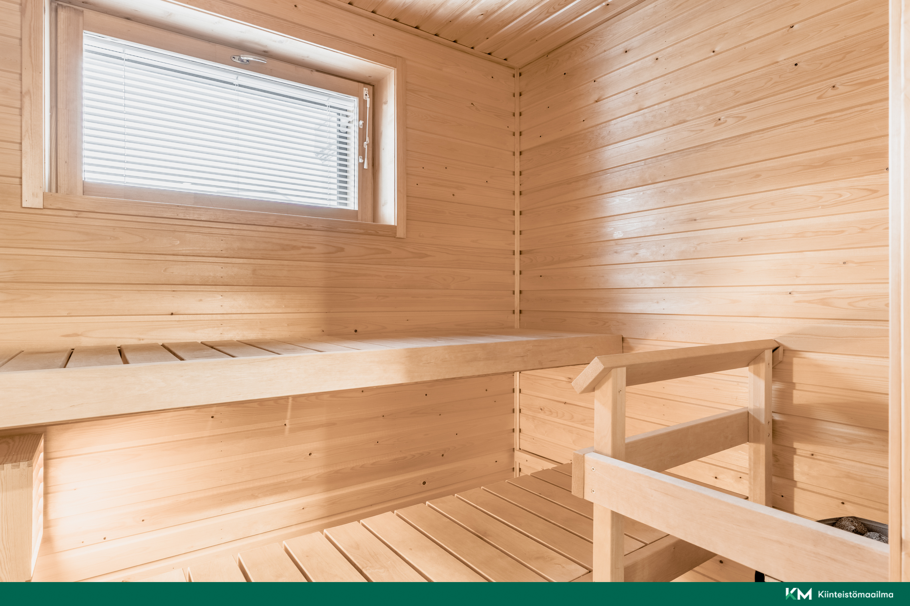 Oma ikkunallinen sauna