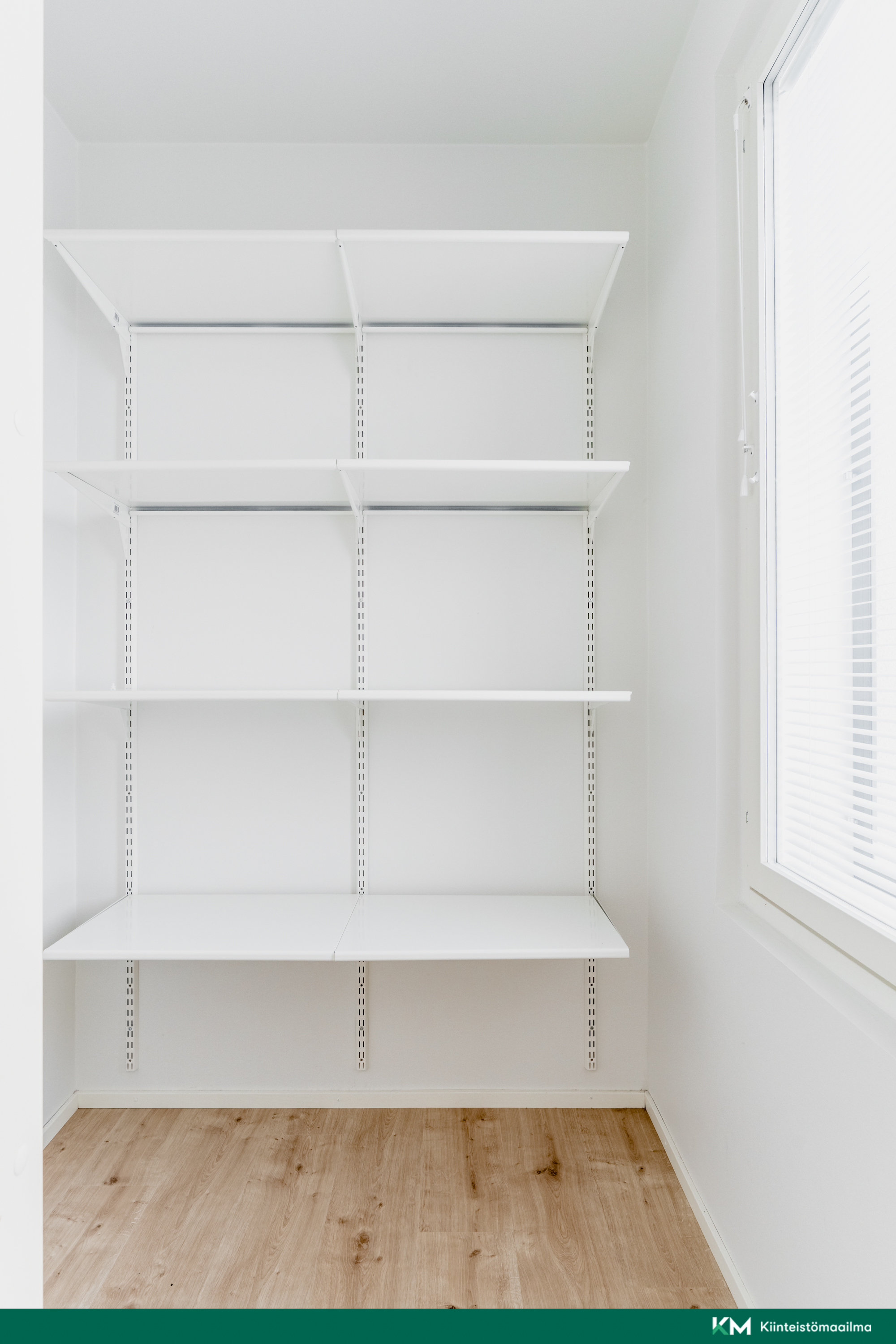 Vaatehuone 2:ssa makuuhuoneessa