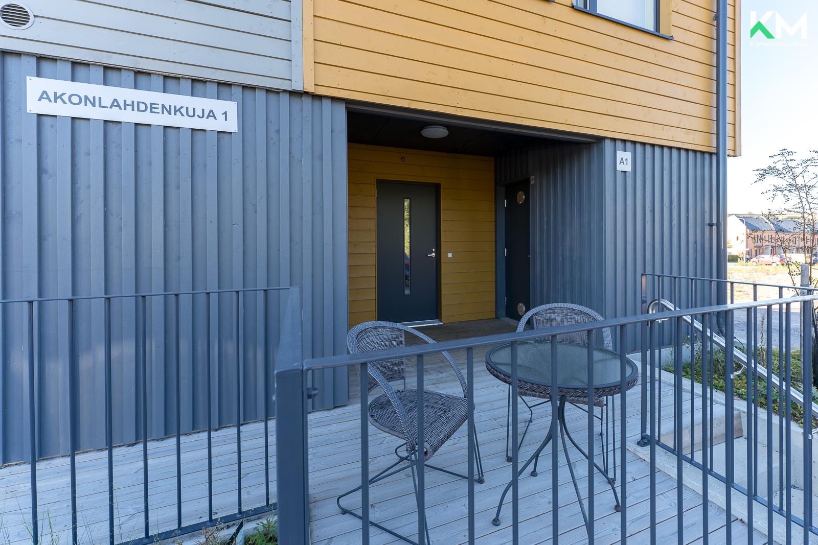 Etuterassi ja kodin sisäänkäyti