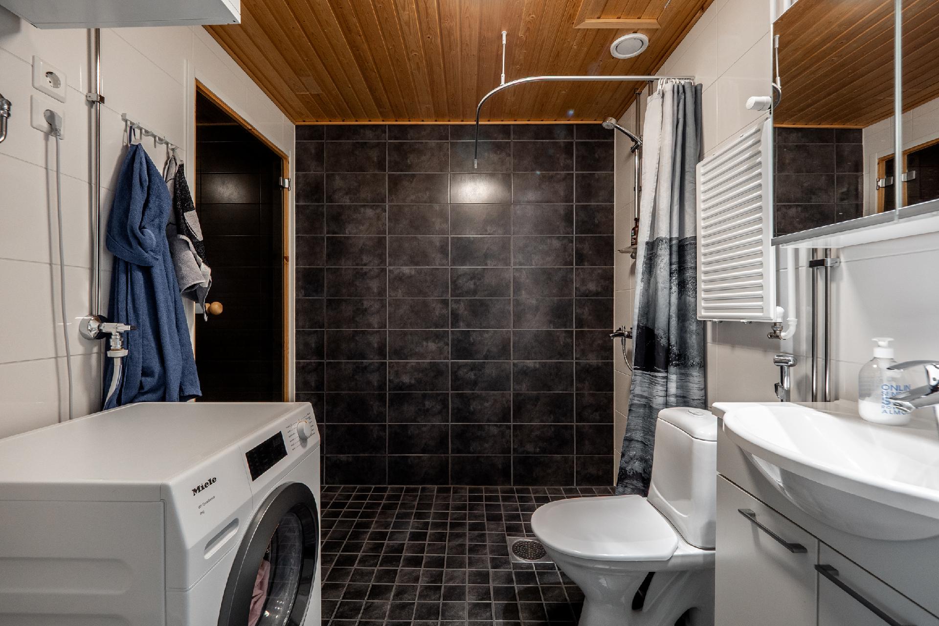 Kauppalinnankatu 1, Linnanmaa, Oulu