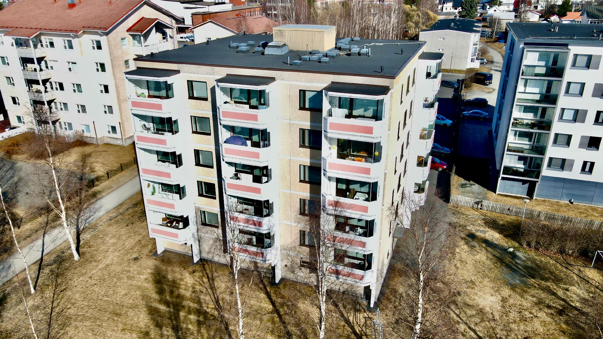 Viisikerroksinen hissitalo