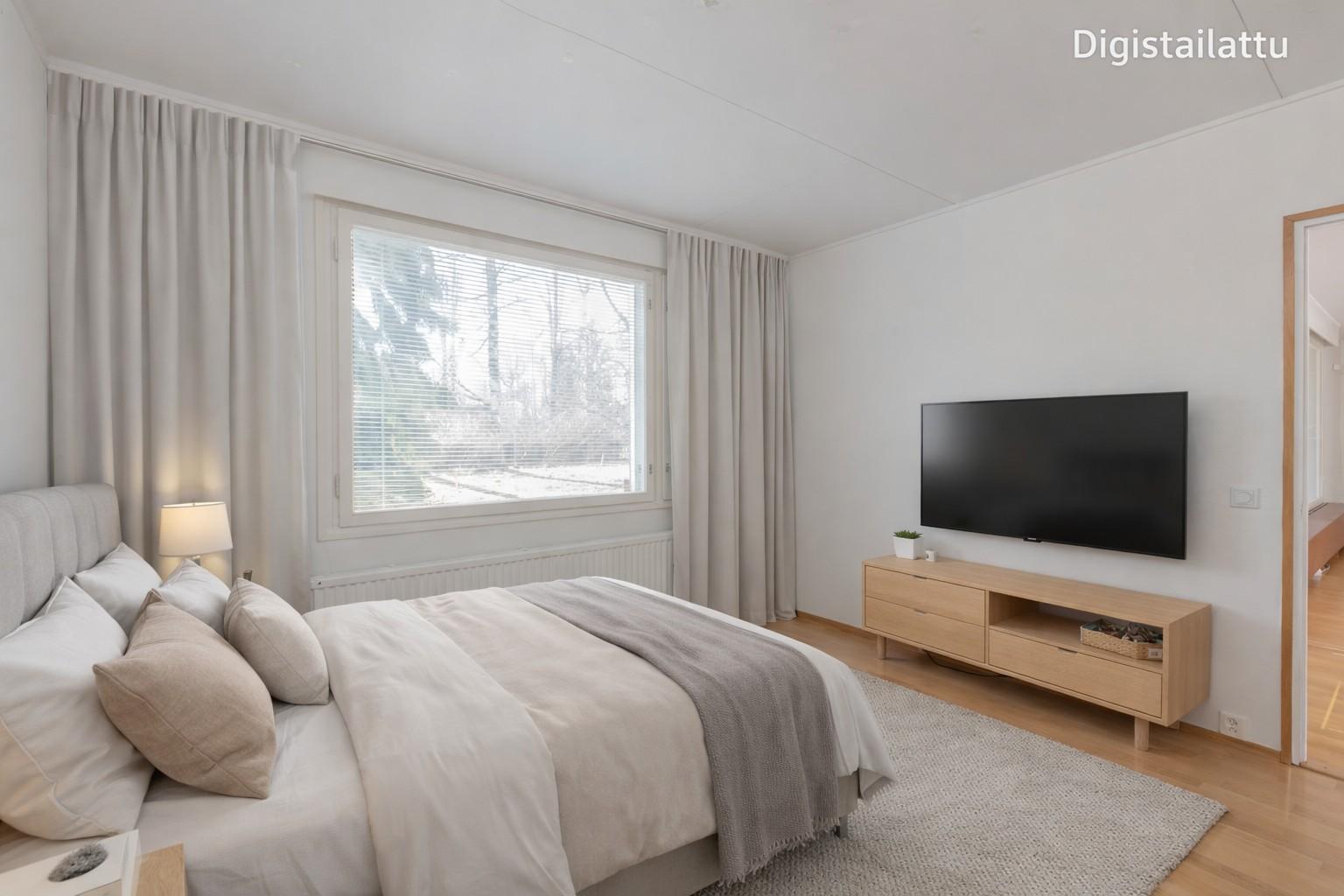 Kolme hyvänkokoista makuuhuonetta