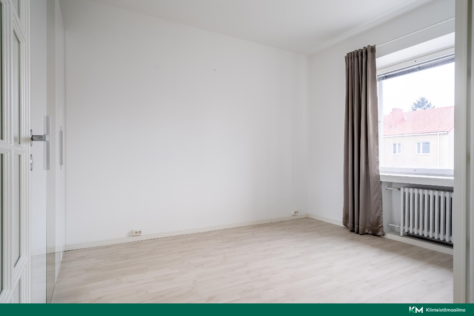 Makuuhuone on tilava ja tunnelmallinen - Sovrummet är trivsamt och rymligt 