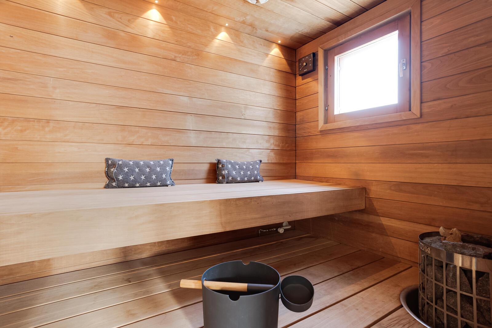 Sauna- ja suihkutilat uusittu 2016