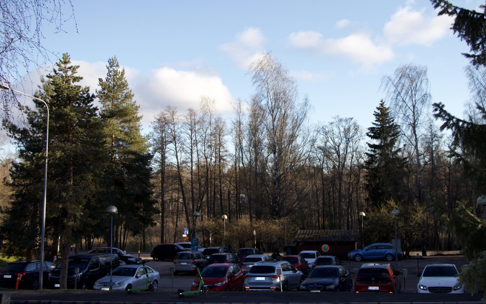 Taloyhtiön parkkipaikka
